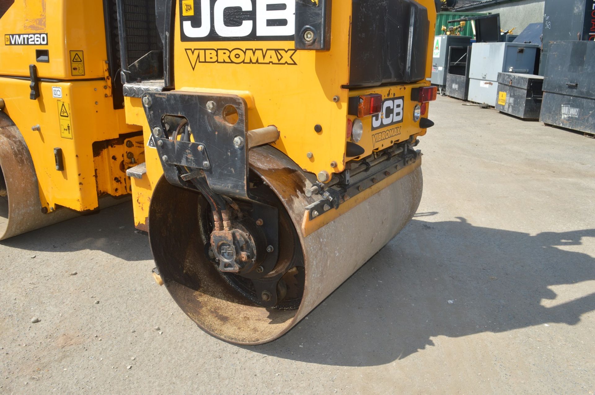 JCB VMT 260-120 double drum ride on roller Year: 2011 S/N: 2803244 Recorded Hours: A563270 - Image 9 of 16