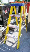 4 tread glass fibre framed step ladder PQ61