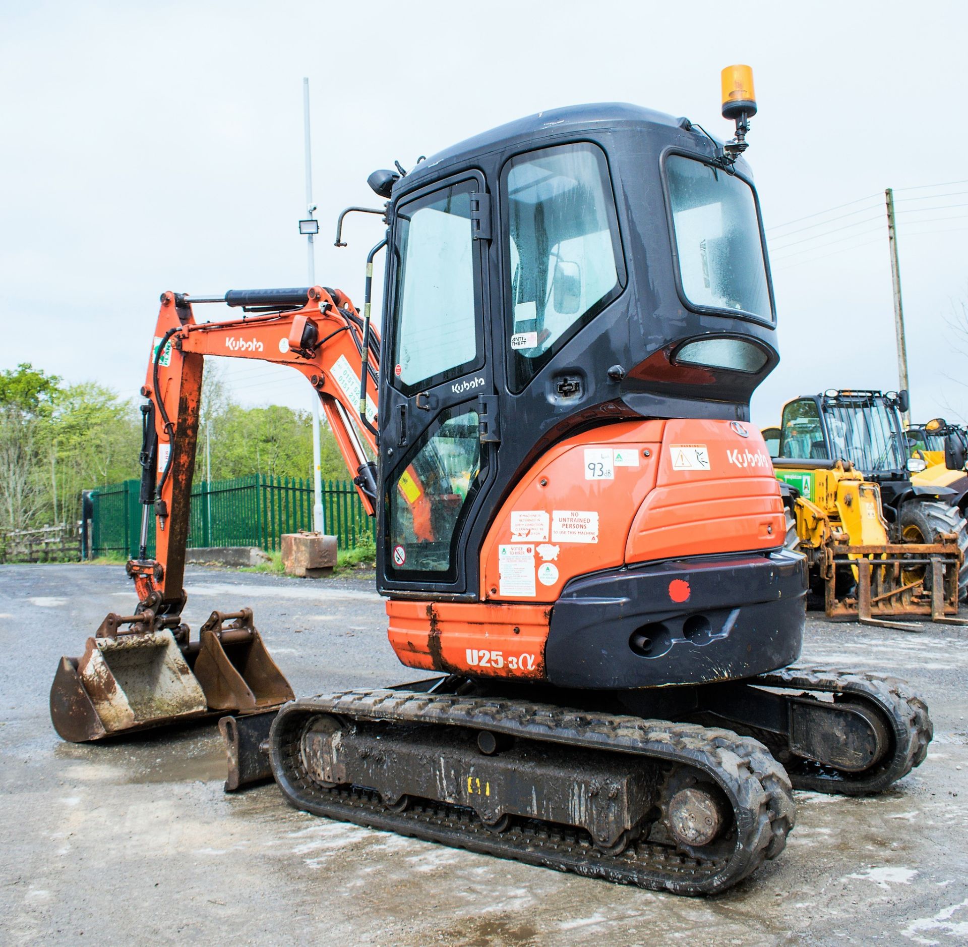 Kubota U25-3 2.5 tonne rubber tracked mini excavator Year: 2013 S/N: 25688 Recorded Hours: 1526 - Image 3 of 14