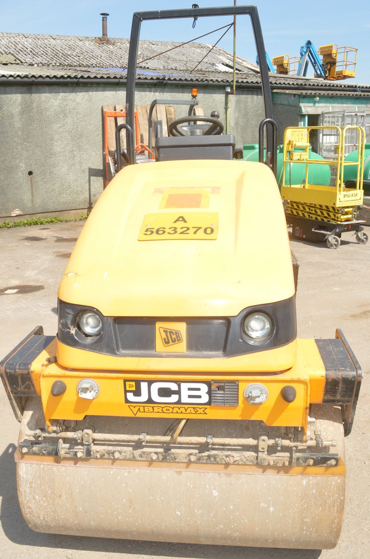 JCB VMT 260-120 double drum ride on roller Year: 2011 S/N: 2803244 Recorded Hours: A563270 - Image 6 of 16