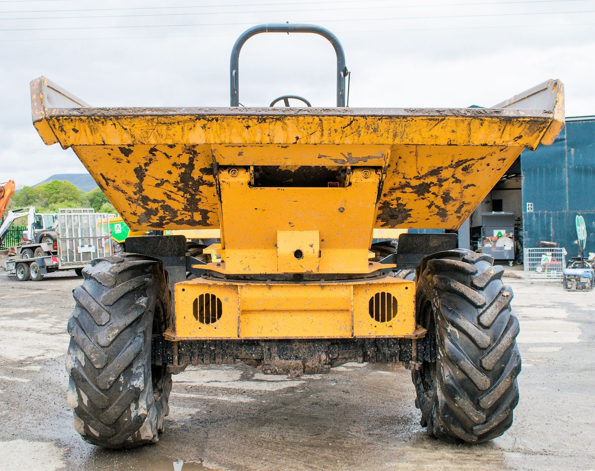 Thwaites 6 tonne swivel skip dumper Year: 2011 S/N: 105C0570 Recorded Hours: 1380 501032 - Image 5 of 13