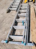 Triple stage aluminium extending ladder A666719