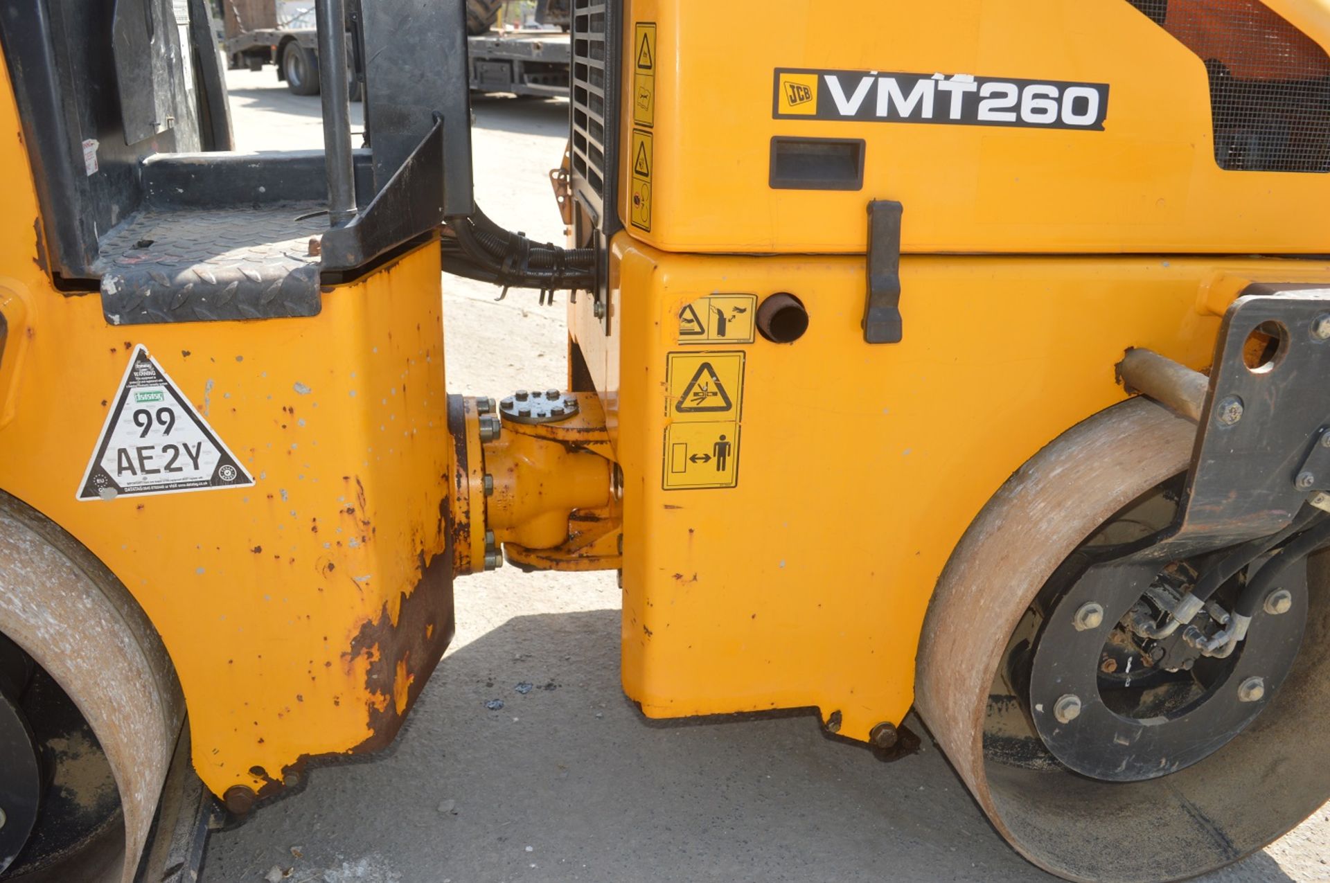 JCB VMT 260-120 double drum ride on roller Year: 2011 S/N: 2803244 Recorded Hours: A563270 - Image 11 of 16