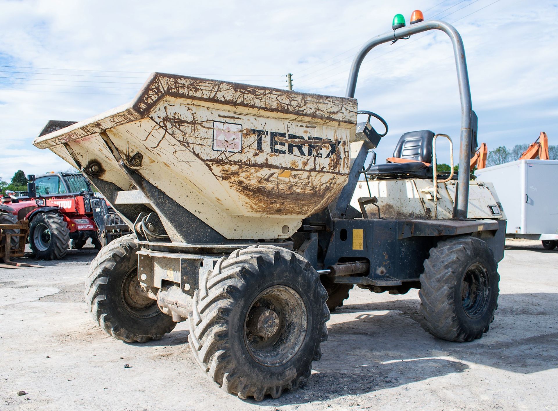 Terex 3 tonne swivel skip dumper Year: 2007 S/N: E703FS094 Recorded Hours: 3150 D1375