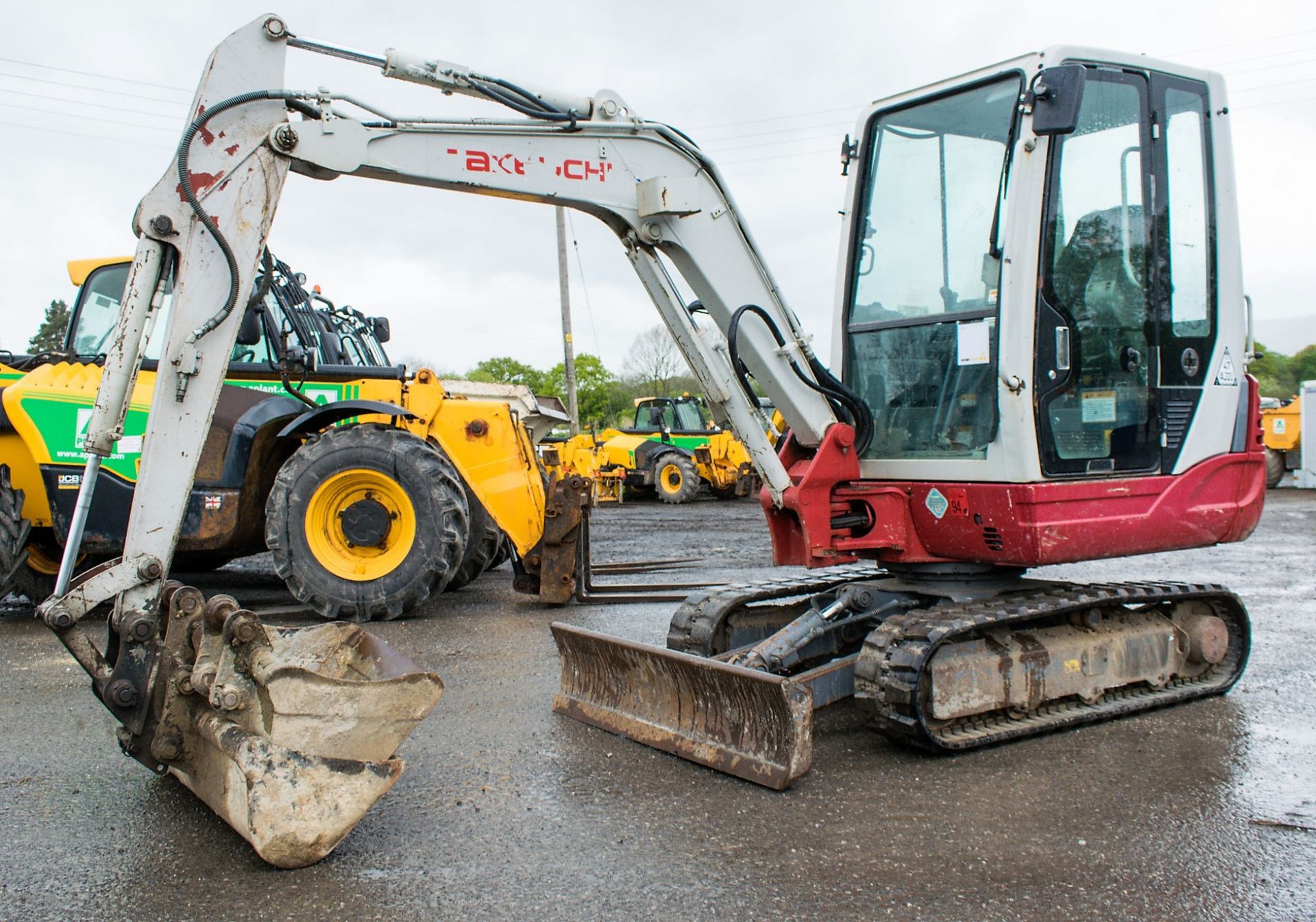 Takeuchi TB228 2.8 tonne rubber tracked excavator Year: 2014 S/N: Recorded Hours:  blade, piped,