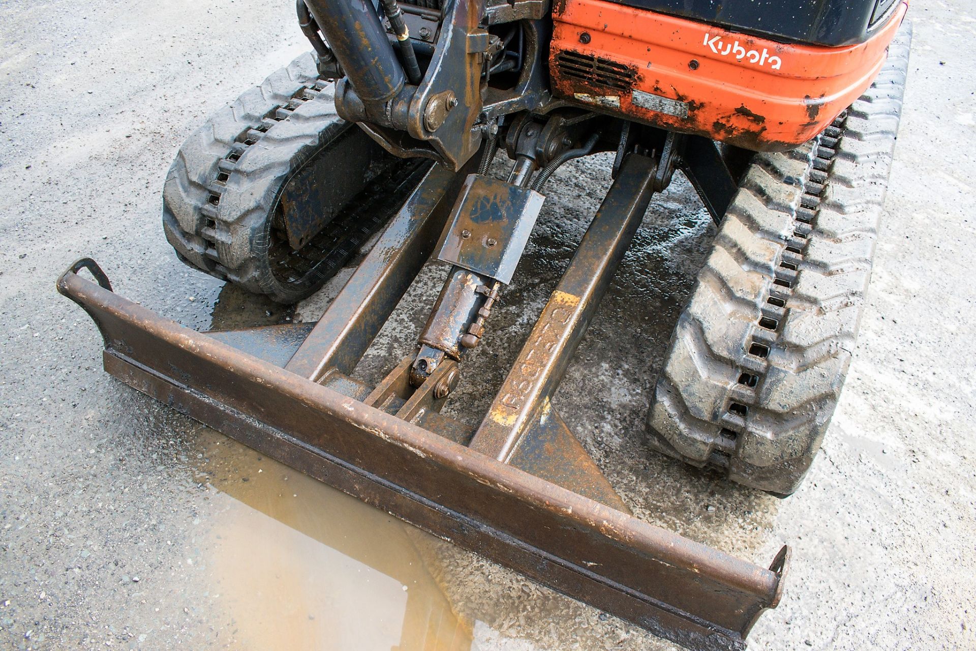 Kubota U25-3 2.5 tonne rubber tracked mini excavator Year: 2013 S/N: 25688 Recorded Hours: 1526 - Image 11 of 14