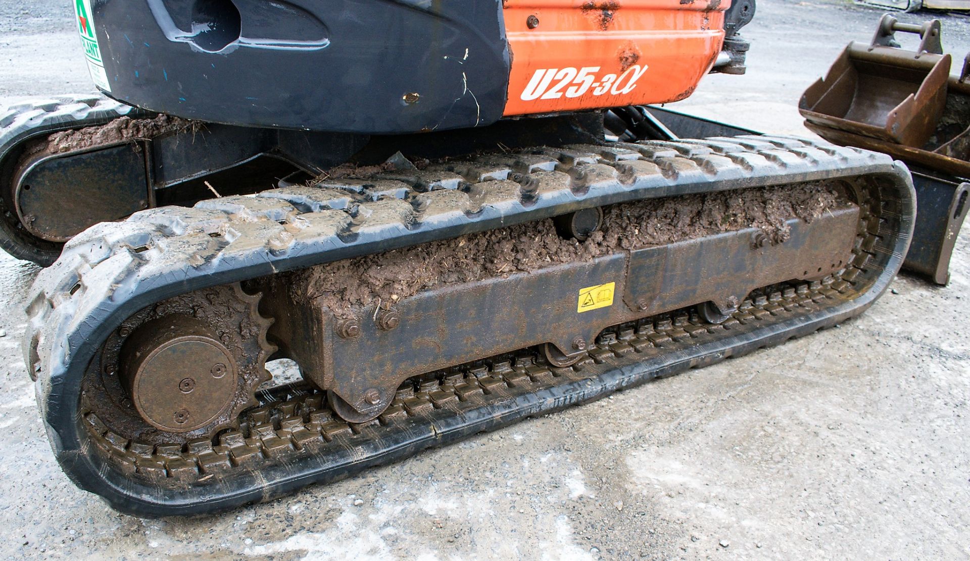 Kubota U25-3 2.5 tonne rubber tracked mini excavator Year: 2013 S/N: 25724 Recorded Hours: 1500 - Image 8 of 12