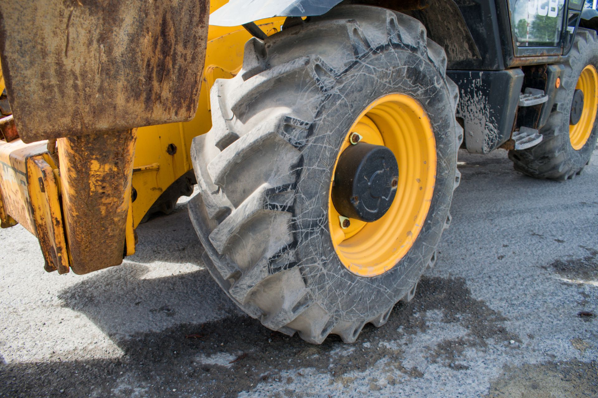 JCB 535-125 Hi-Viz 12.5 metre telescopic handler Year: 2015 S/N: 2347285 Recorded Hours: 2676 - Image 9 of 13