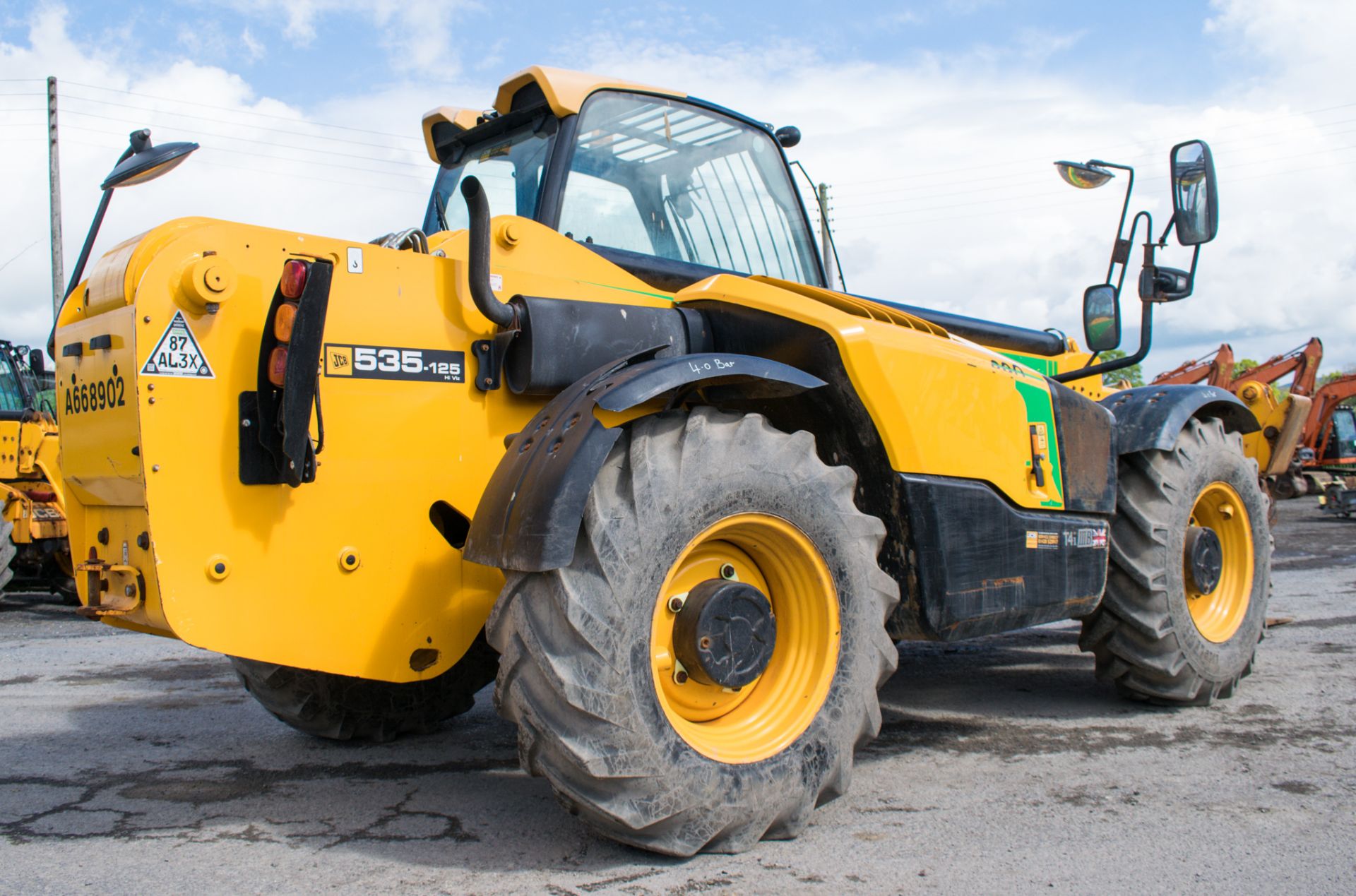 JCB 535-125 Hi-Viz 12.5 metre telescopic handler Year: 2015 S/N: 2347285 Recorded Hours: 2676 - Image 4 of 13