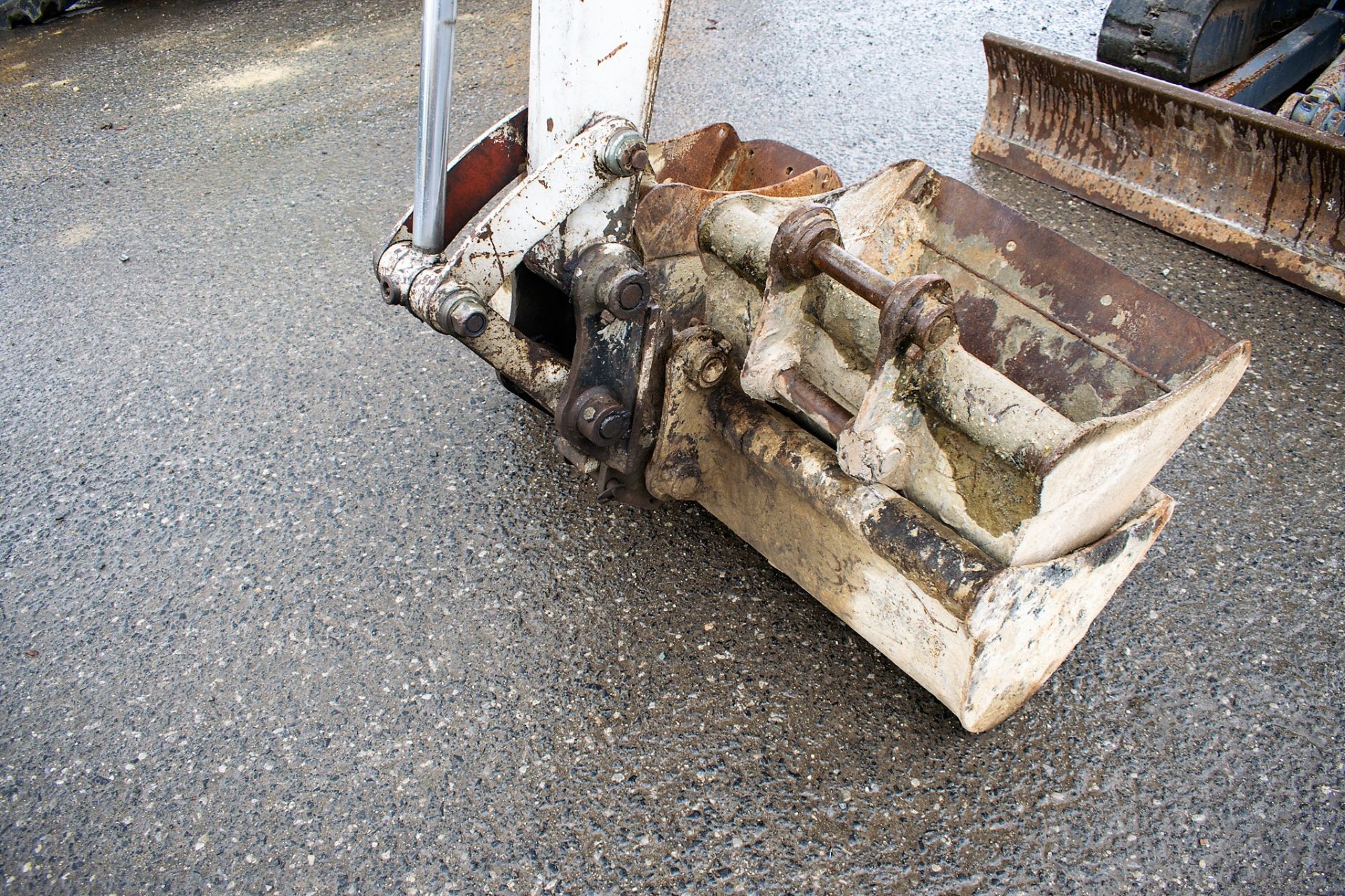 Takeuchi TB228 2.8 tonne rubber tracked excavator Year: 2014 S/N: Recorded Hours:  blade, piped, - Image 8 of 13