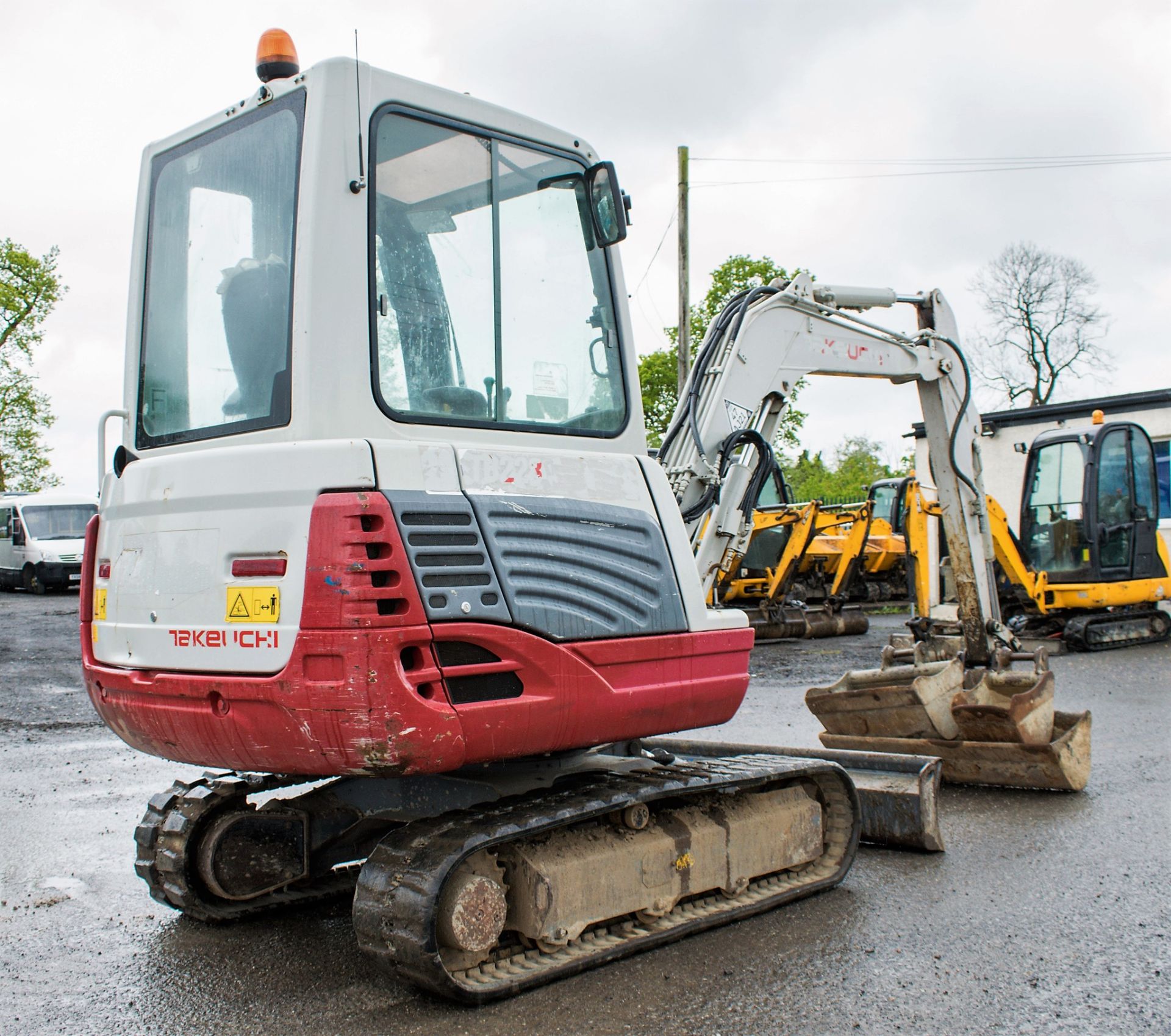 Takeuchi TB228 2.8 tonne rubber tracked excavator Year: 2014 S/N: Recorded Hours:  blade, piped, - Image 4 of 13