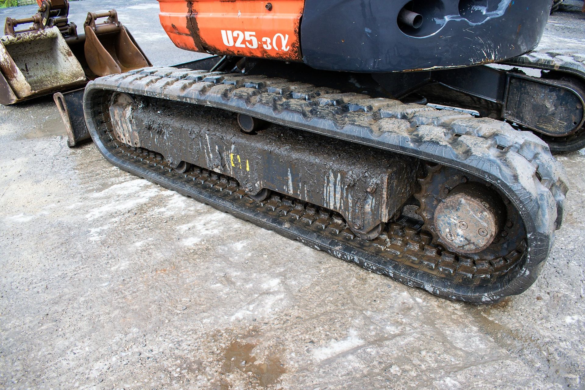 Kubota U25-3 2.5 tonne rubber tracked mini excavator Year: 2013 S/N: 25688 Recorded Hours: 1526 - Image 7 of 14