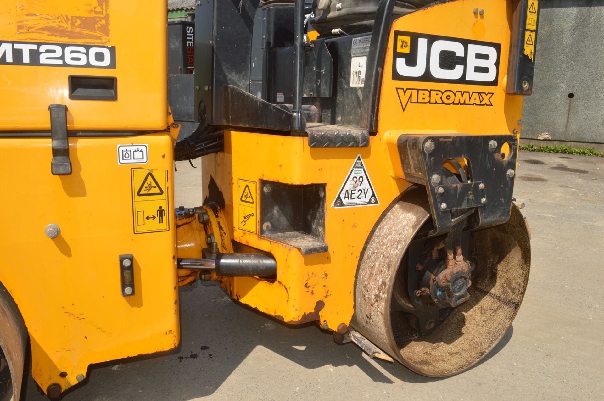 JCB VMT 260-120 double drum ride on roller Year: 2011 S/N: 2803244 Recorded Hours: A563270 - Image 8 of 16