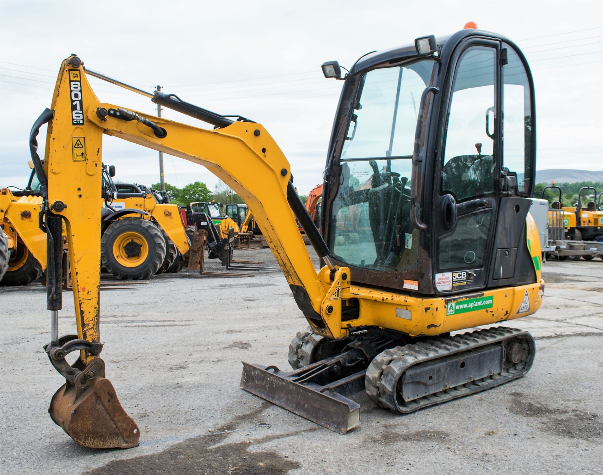 JCB 8016 1.6 tonne rubber tracked mini excavator Year: 2013 S/N: 2071357 Recorded Hours: 1753 blade,