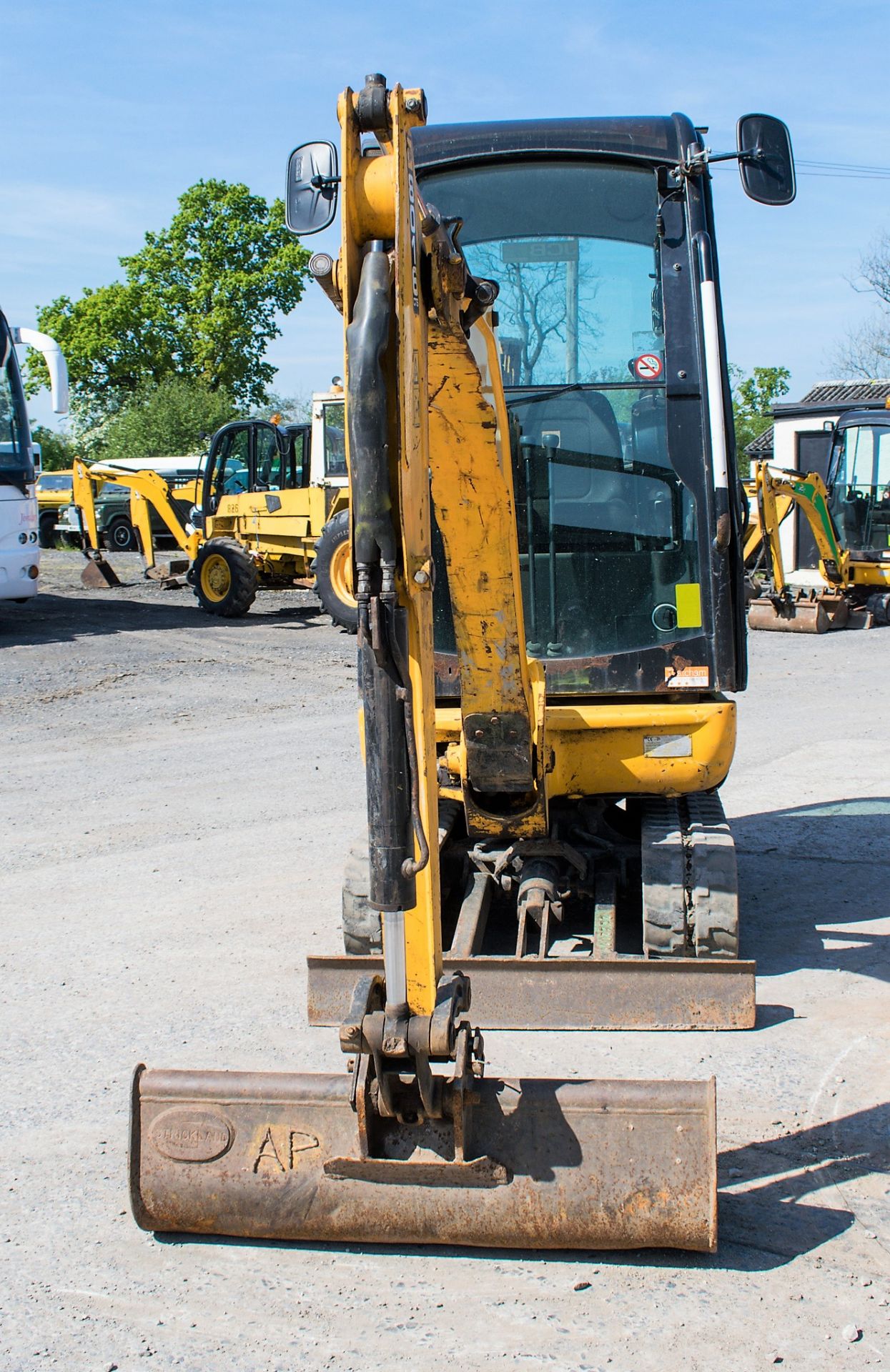 JCB 8016 1.6 tonne rubber tracked mini excavator Year: 2013 S/N: 2071486 Recorded Hours: 2226 blade, - Image 5 of 12