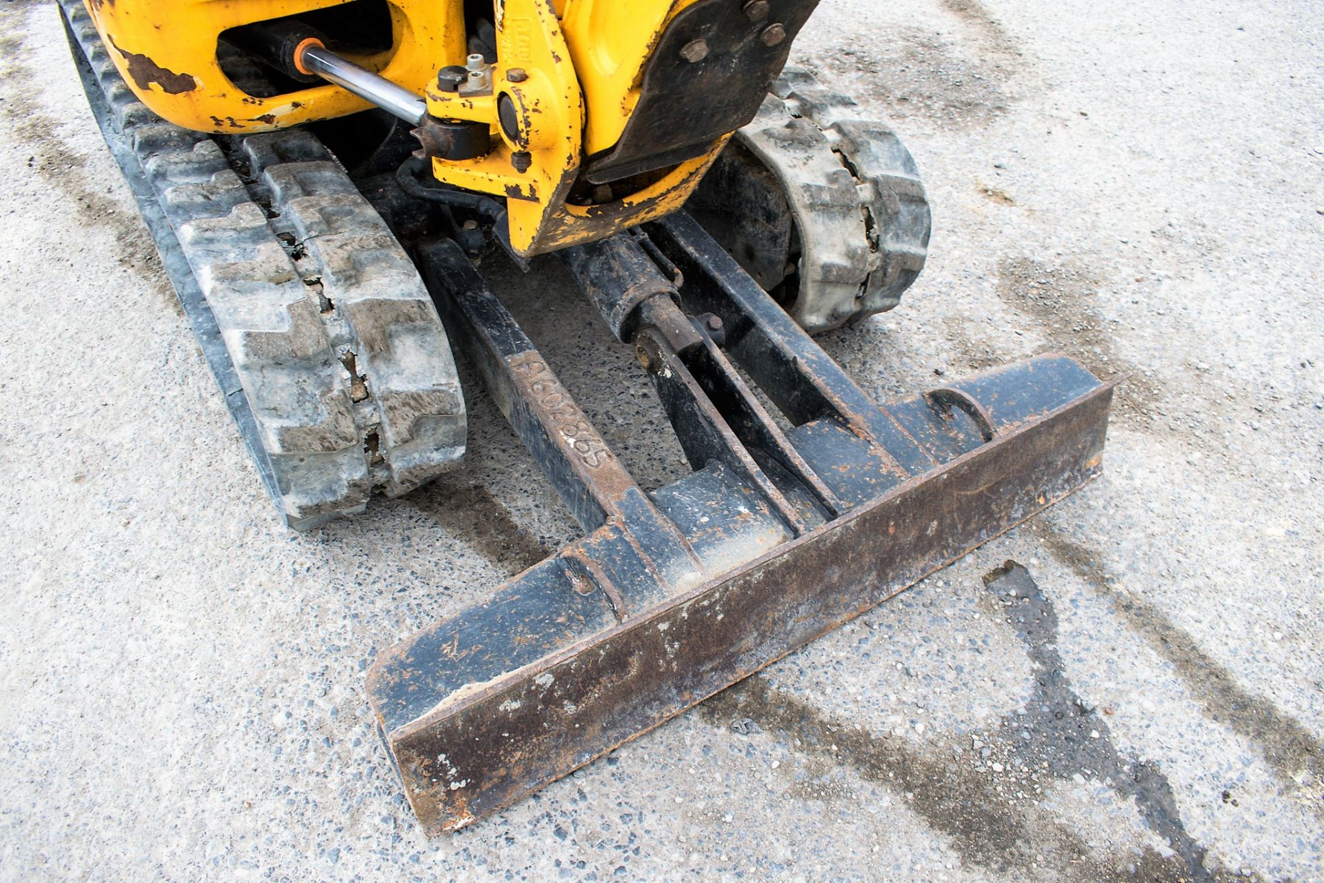 JCB 8016 1.6 tonne rubber tracked mini excavator Year: 2013 S/N: 2071357 Recorded Hours: 1753 blade, - Image 10 of 12