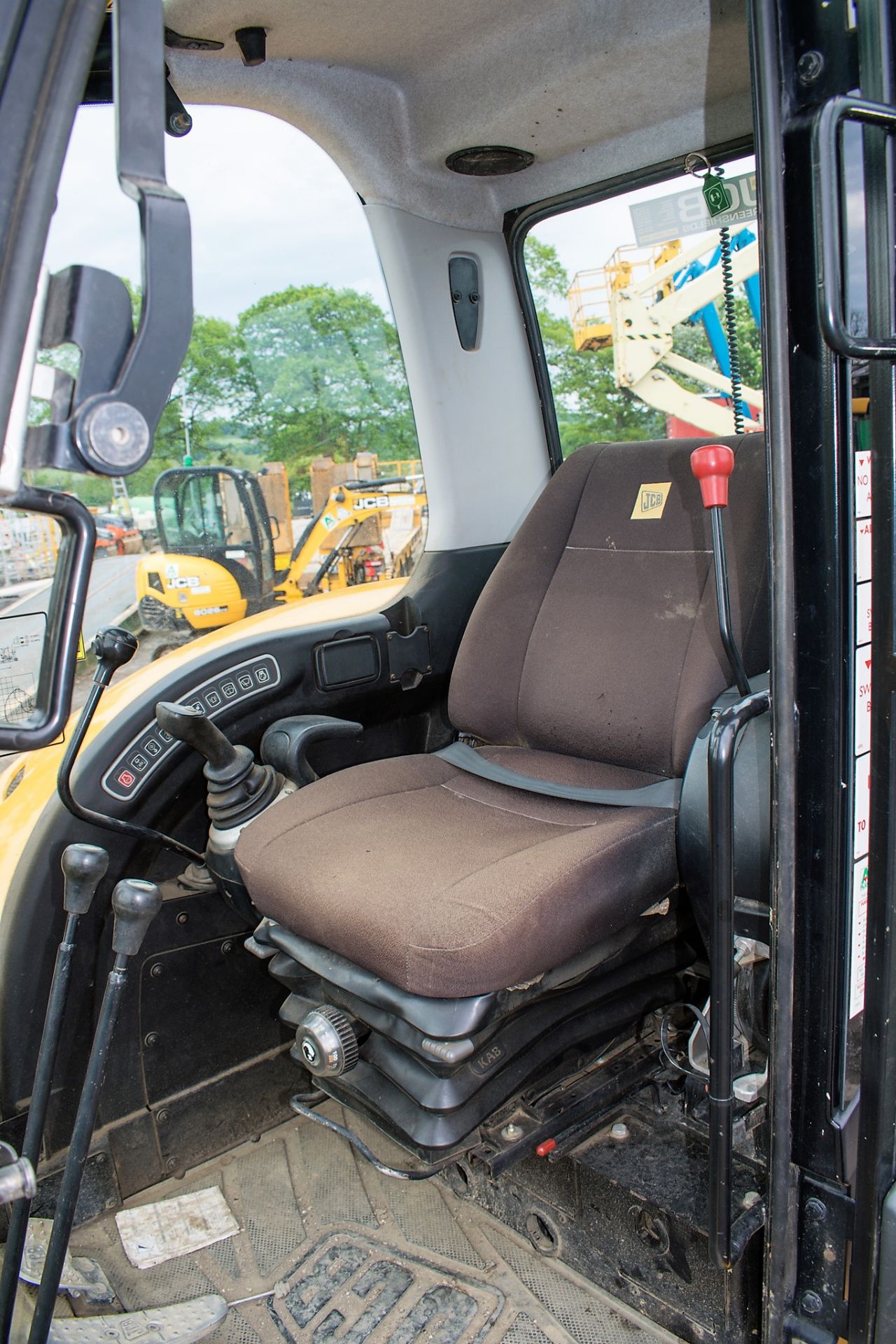 JCB 8085 ZTS 8.5 tonne rubber tracked midi excavator Year: 2013 S/N: 1073044 Recorded Hours: 93046 - Image 11 of 13