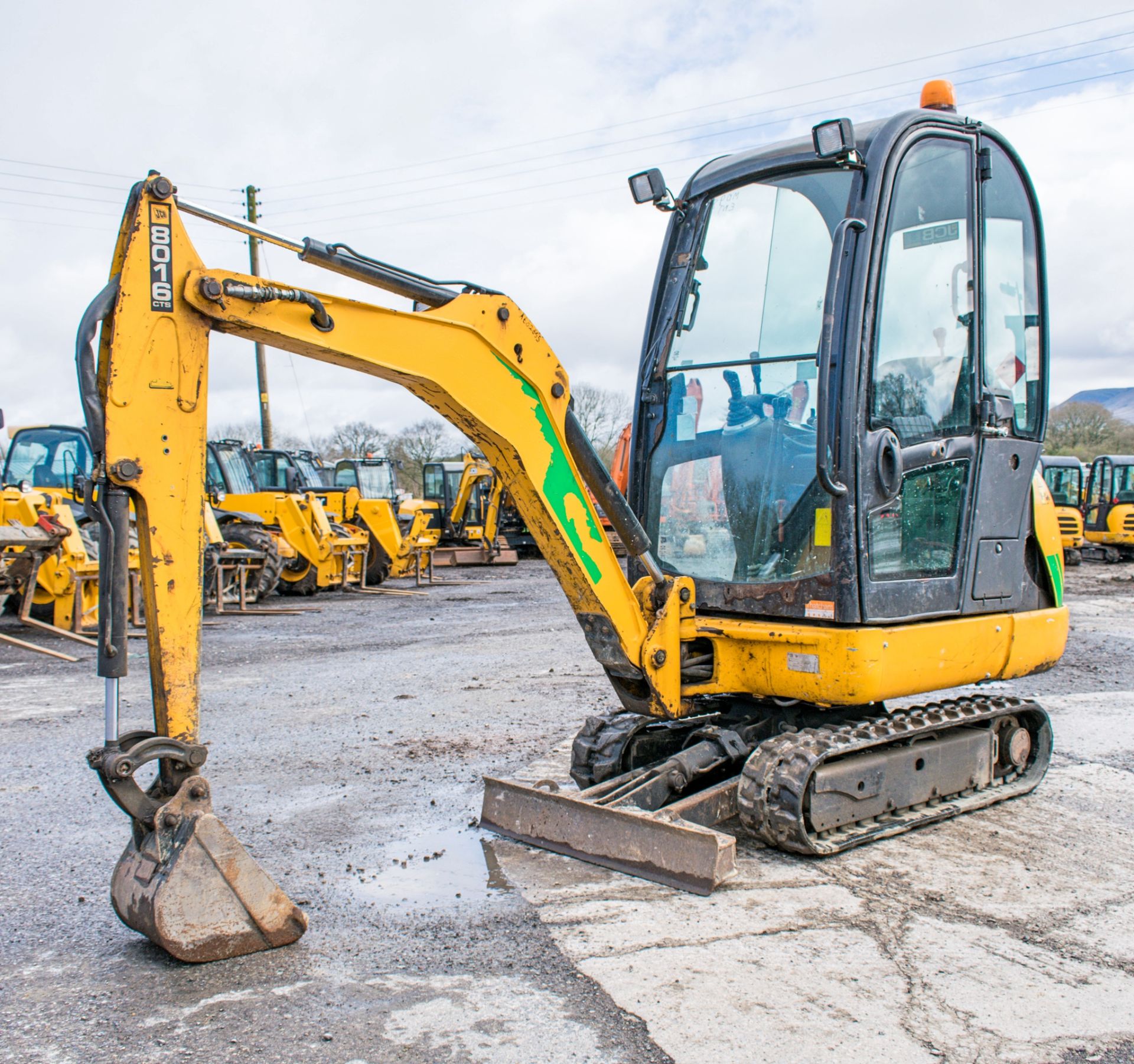 JCB 8016 1.6 tonne rubber tracked mini excavator Year: 2013 S/N: 2071389 Recorded Hours: 1337 blade,