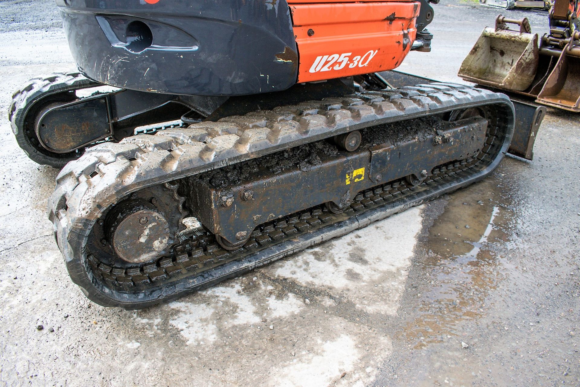Kubota U25-3 2.5 tonne rubber tracked mini excavator Year: 2013 S/N: 25688 Recorded Hours: 1526 - Image 8 of 14