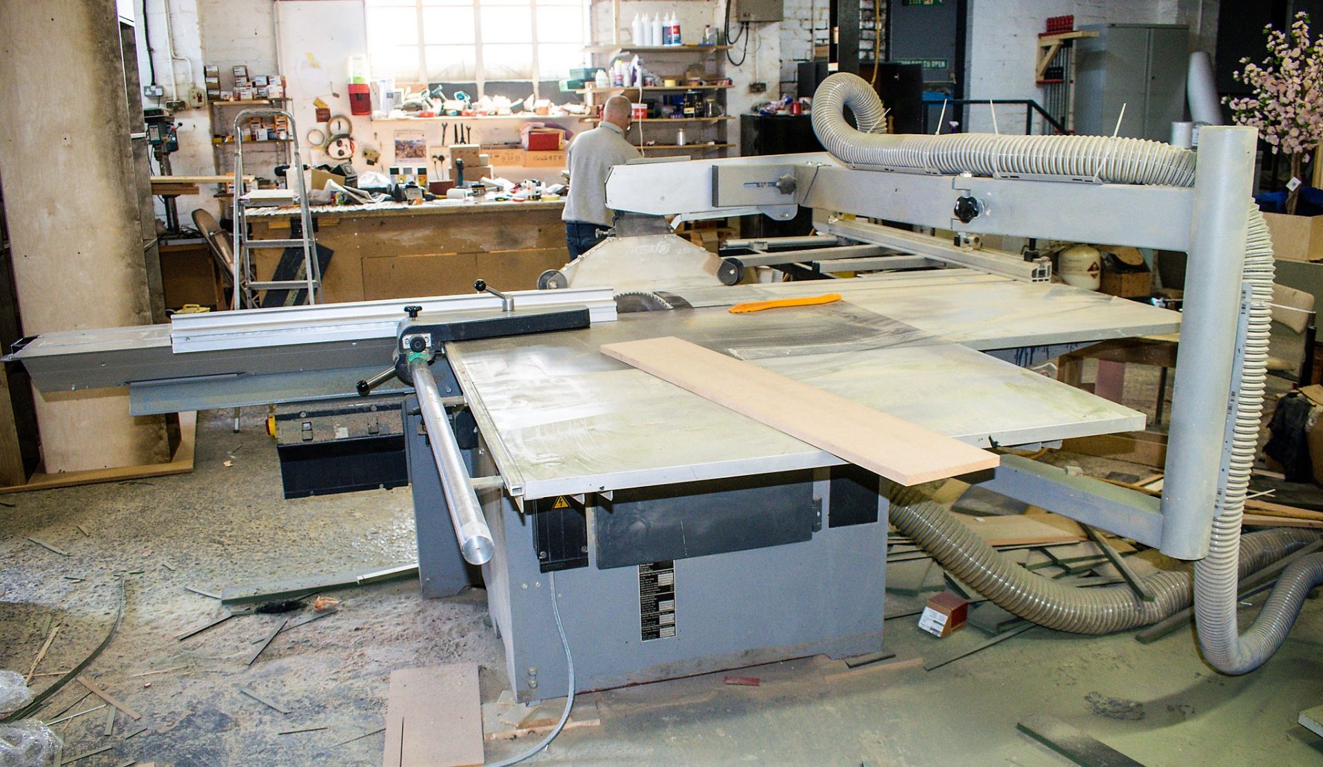 Altendorf F45 350mm sliding table panel saw  Year: 1997 S/N: 97-10-100 Sliding bed size: 3200mm - Image 4 of 11