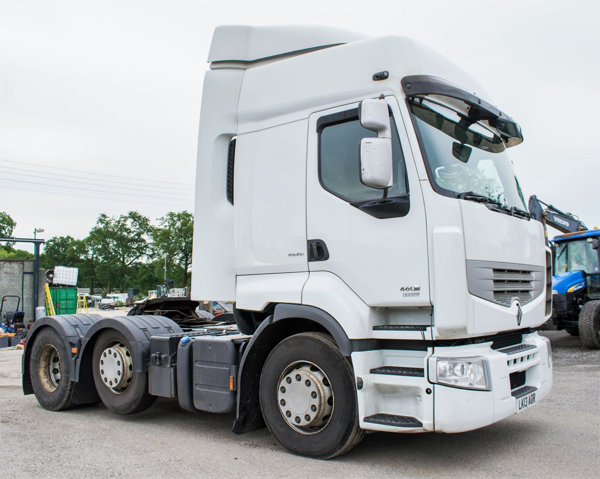 Renault 460 DXi EEV Premium 6x2 tractor unit Registration Number: LK13 AOR Date of Registrtation: - Image 2 of 12