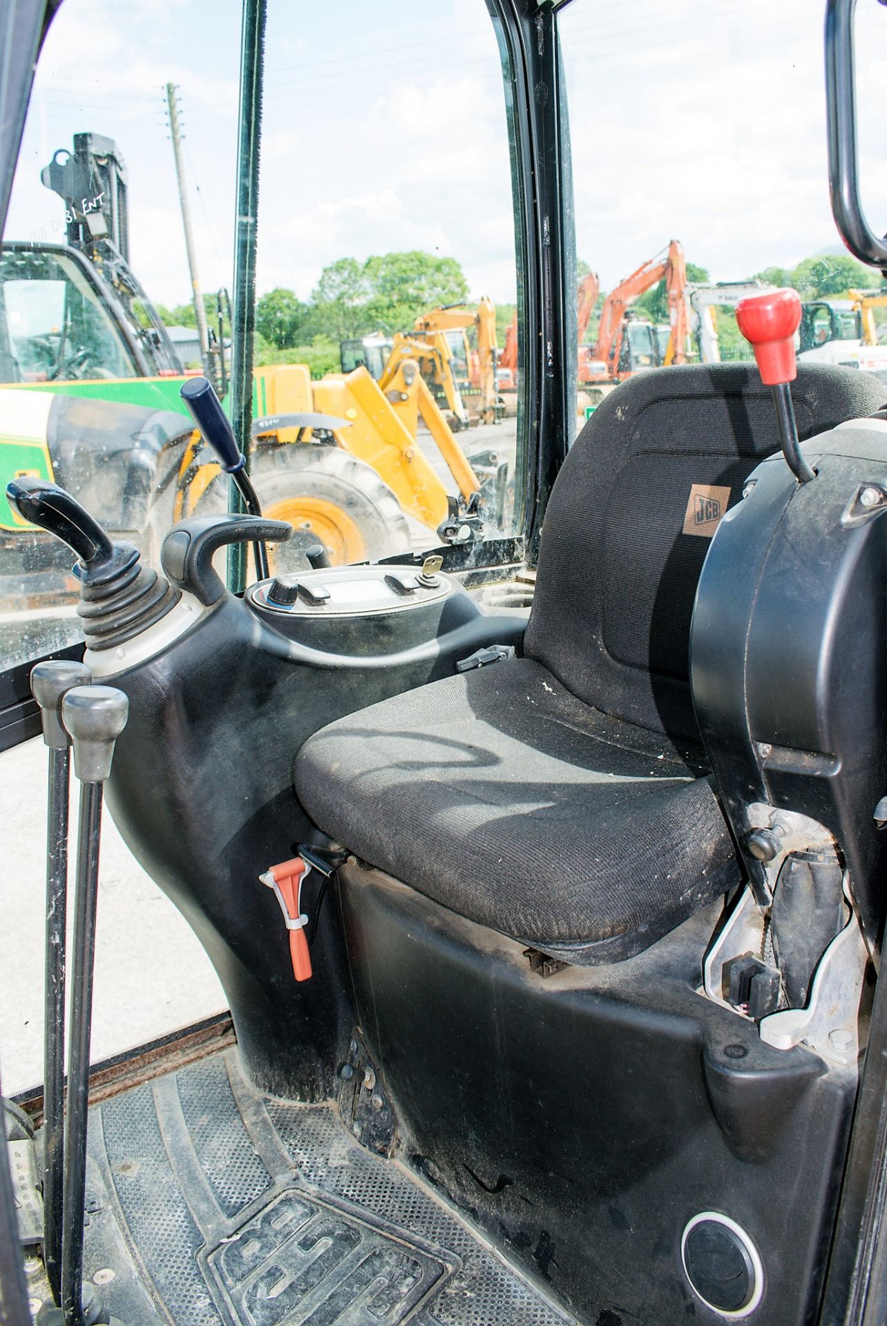 JCB 8016 CTS 1.5 tonne rubber trancked mini excavator Year: 2013 S/N: 2071360 Recorded Hours: 1227 - Image 12 of 12