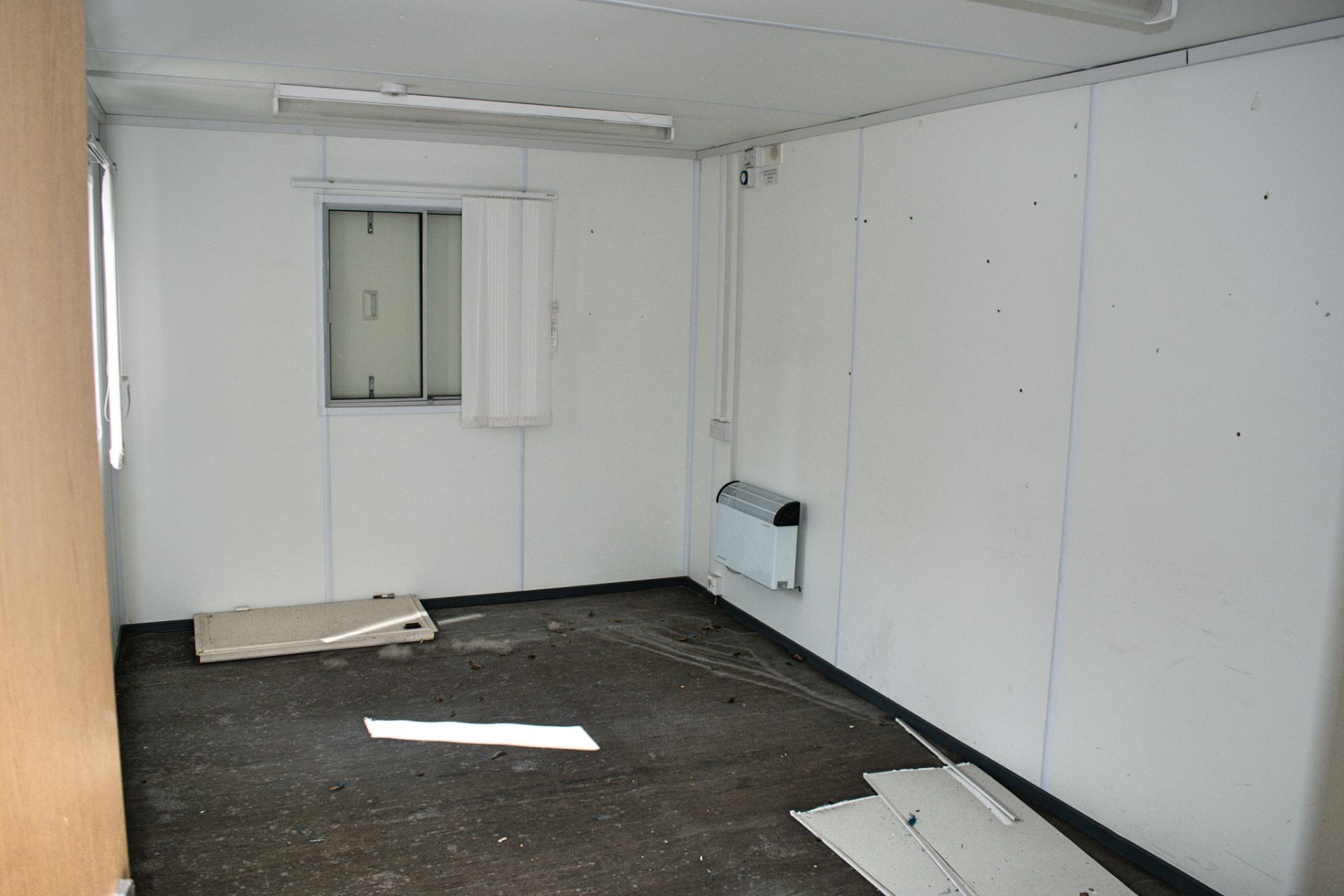 32 ft x 10 ft steel anti vandal office site unit Comprising of: 2 offices & lobby area BBA1438 ** No - Image 6 of 7