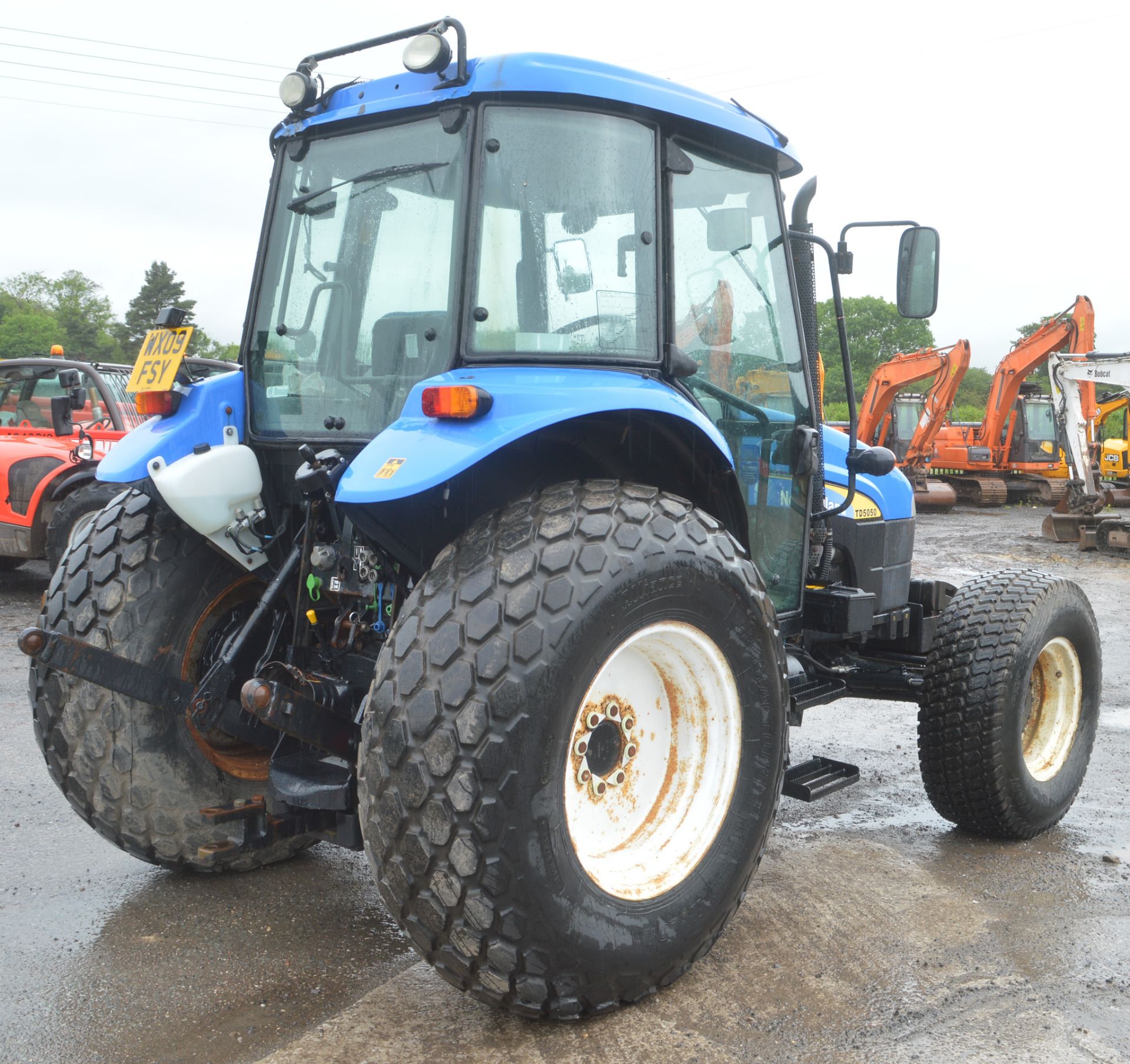 New Holland TD5050 4 wheel drive tractor  Year: WX09FSY Rec Hours: 1539 c/w V5C - Image 4 of 9