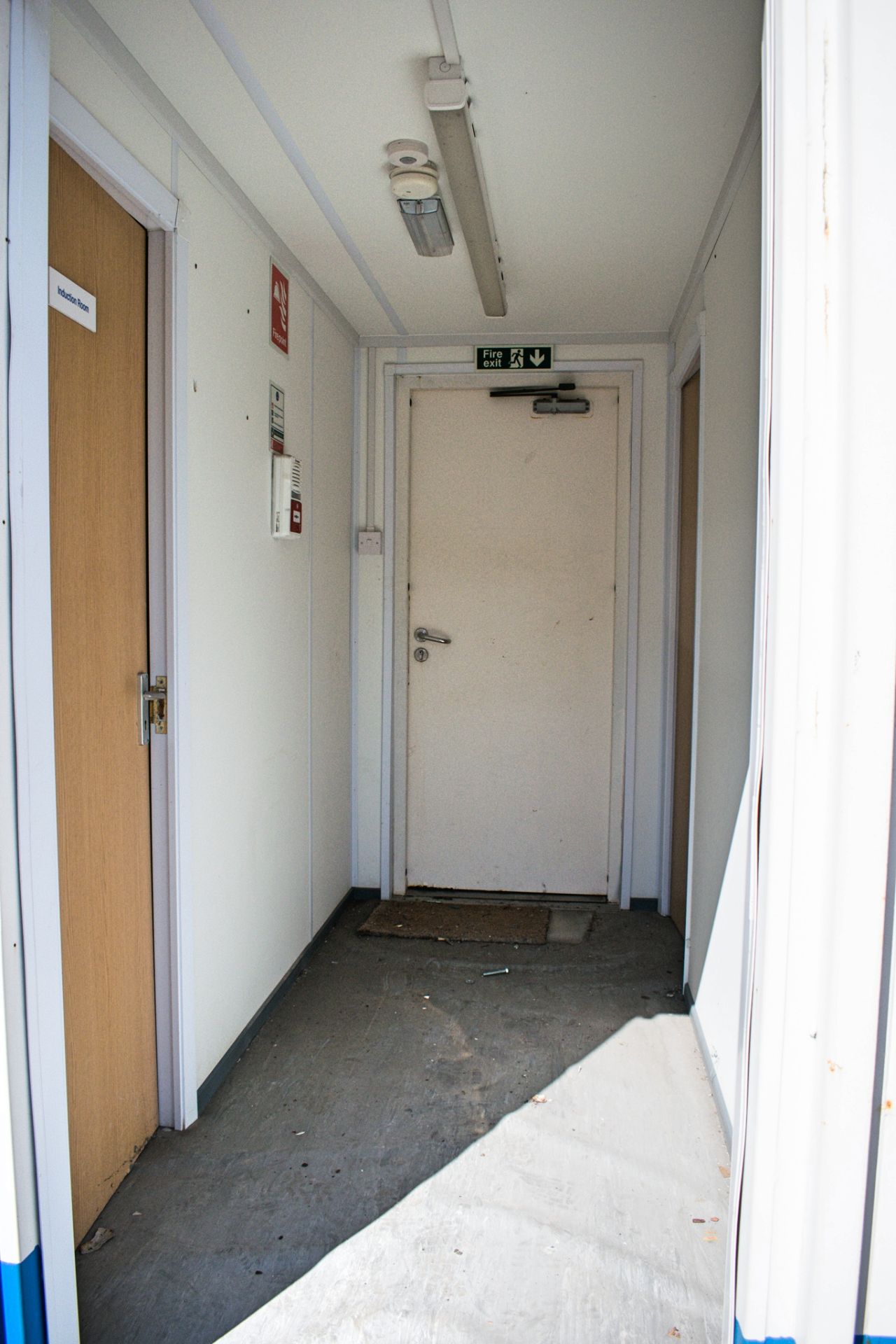 32 ft x 10 ft steel anti vandal office site unit Comprising of: 2 offices & lobby area BBA1438 ** No - Image 5 of 7