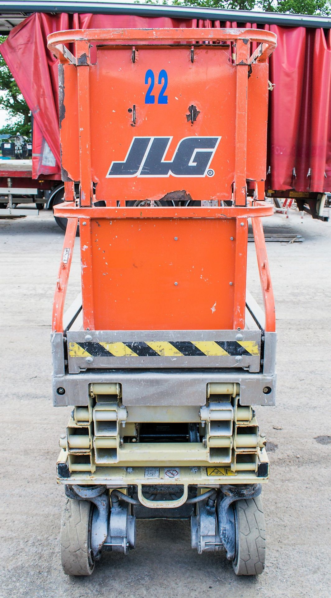 JLG 1930ES 19ft battery electric scissor lift access platform Year: 2004 S/N: 2893 Recorded hours: - Image 6 of 9