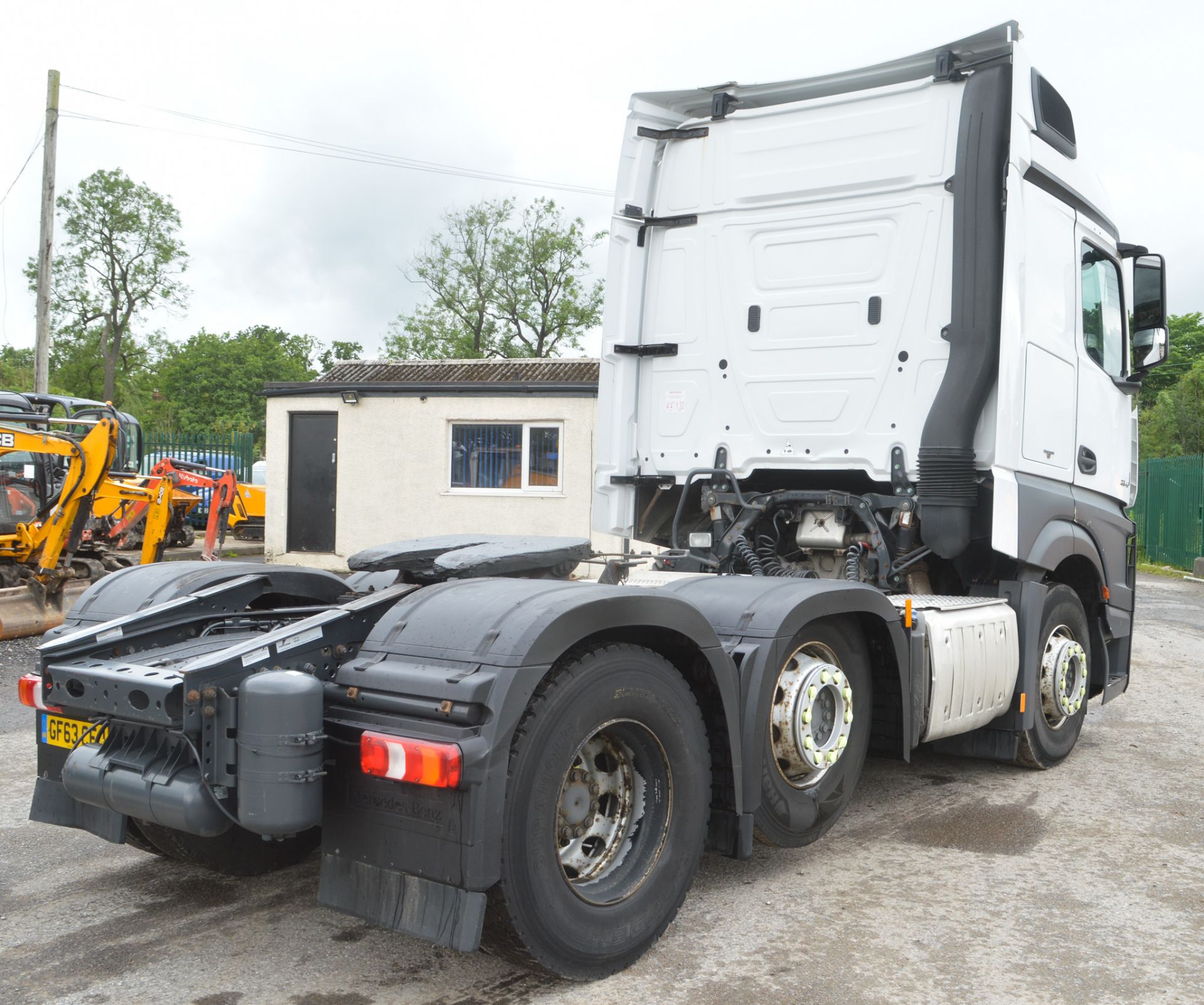 Mercedes Benz Actros 2545 6 x 2 tractor unit Reg No: GF63CFS Recorded Miles: 336564 MOT Expires: 30 - Image 6 of 17