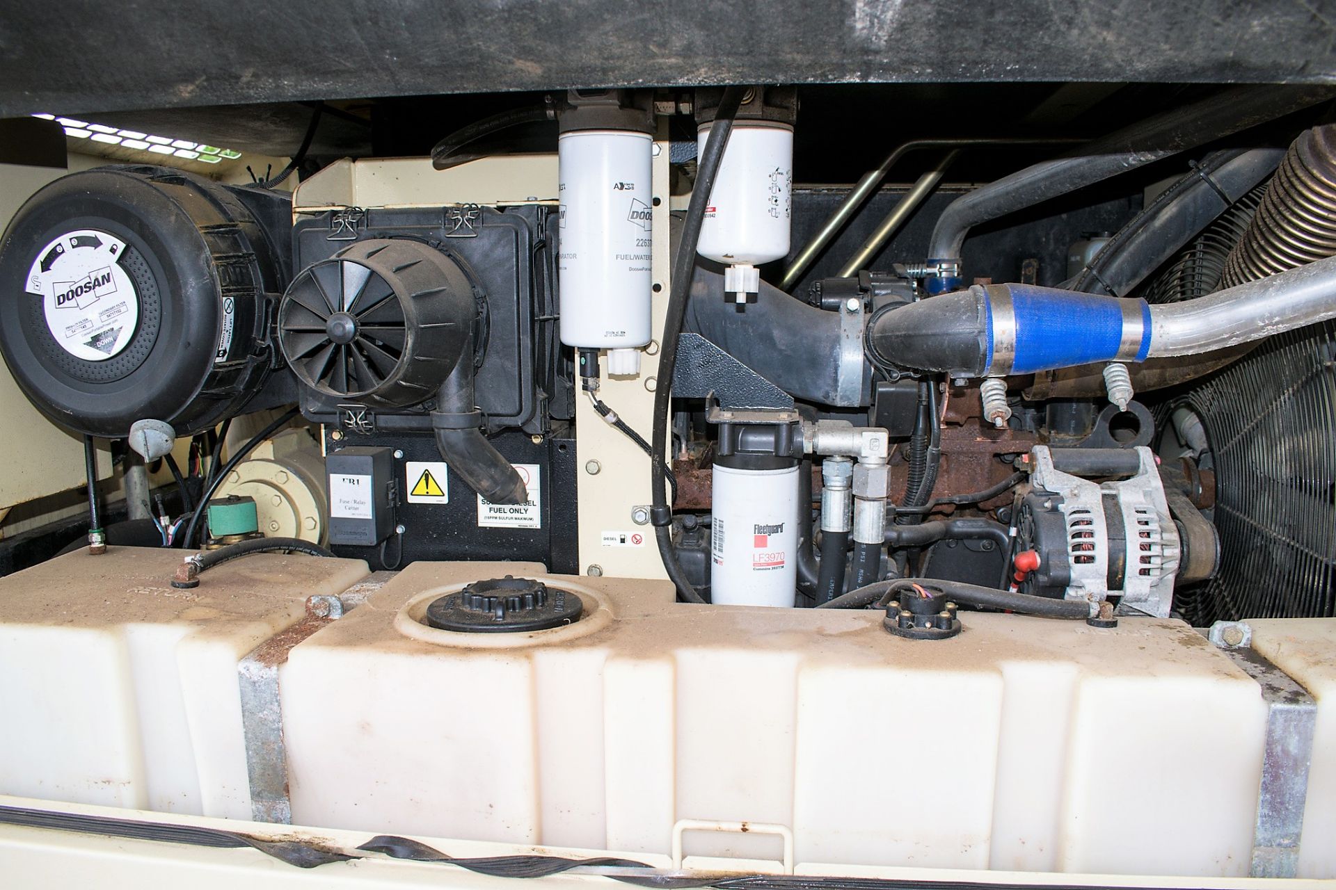 Doosan 7/125 10/110 diesel driven 4 tool mobile air compressor Year: 2014 S/N: EY660024 Recorded - Image 4 of 5