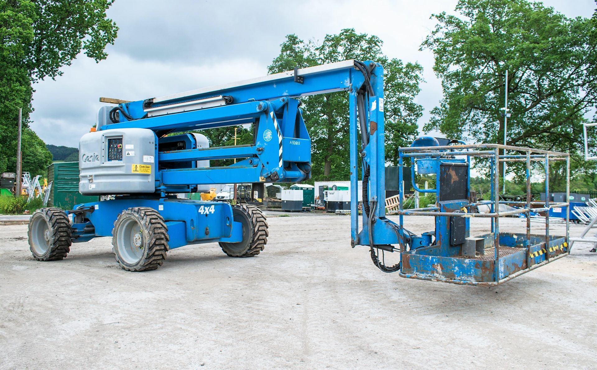 Genie Z-60-34 60 ft diesel driven 4x4 articulated boom lift access platform Year: 2011 S/N: 10173 - Image 2 of 13