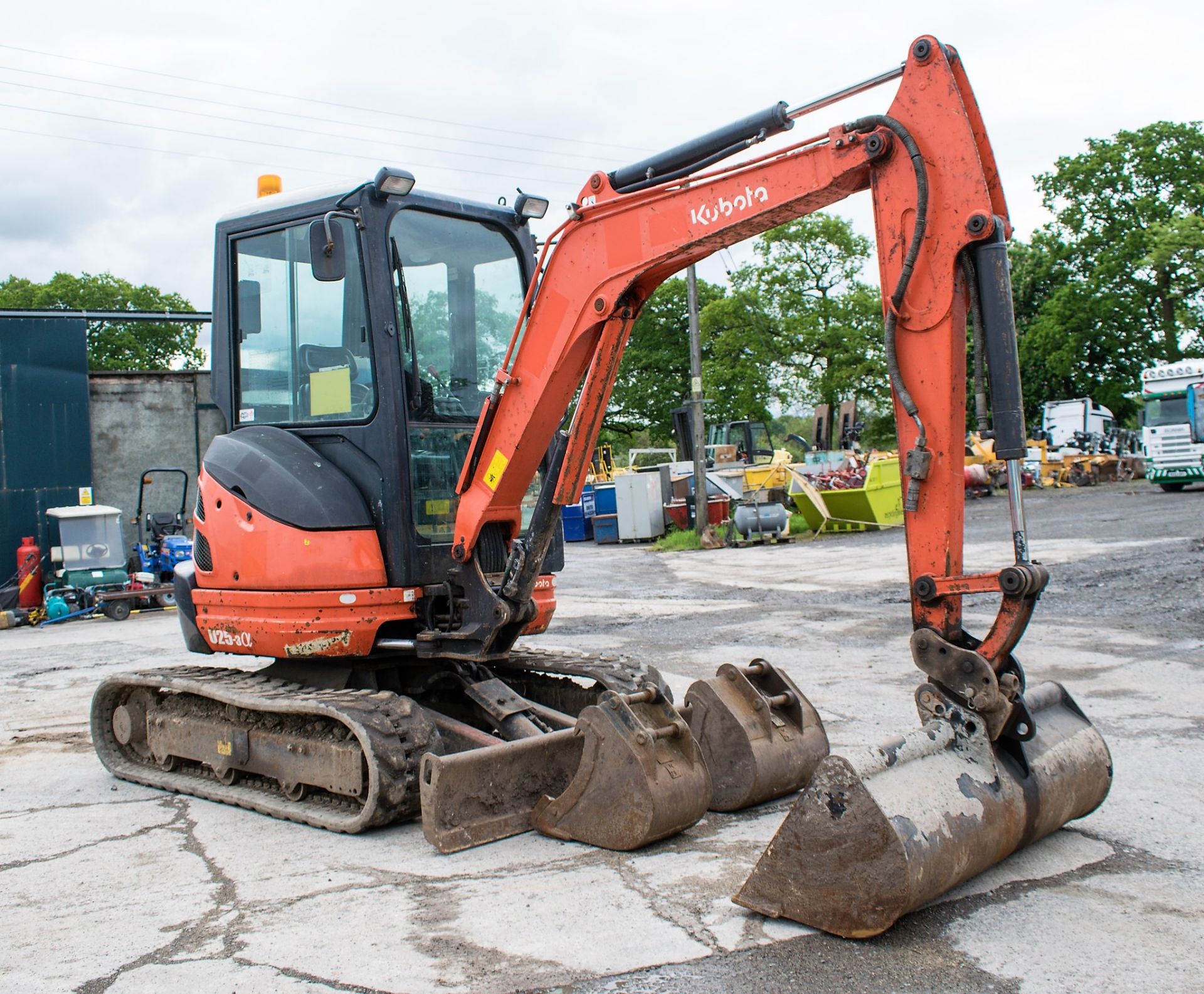 Kubota U25-3 2.5 tonne rubber tracked mini excavator Year: 2013 S/N: 25883 Recorded Hours: 2001 - Image 2 of 13