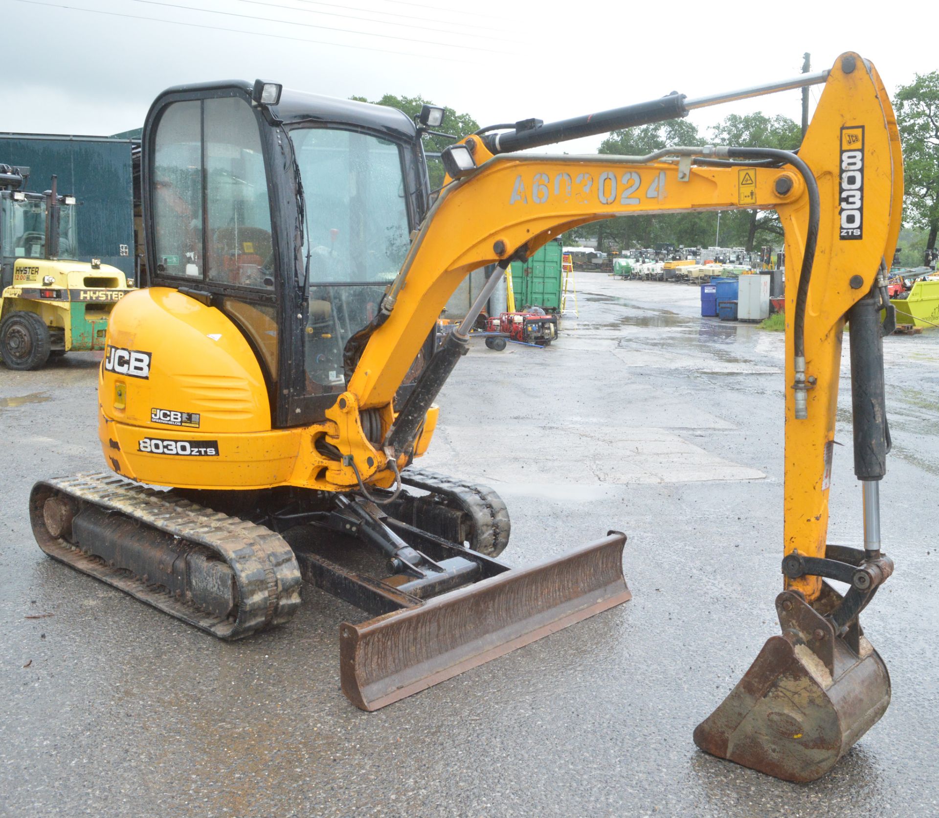 JCB 8030 ZTS 3 tonne rubber tracked mini excavator  Year: 2013 S/N: 2021838 Rec Hours: 2634 c/w - Image 5 of 11