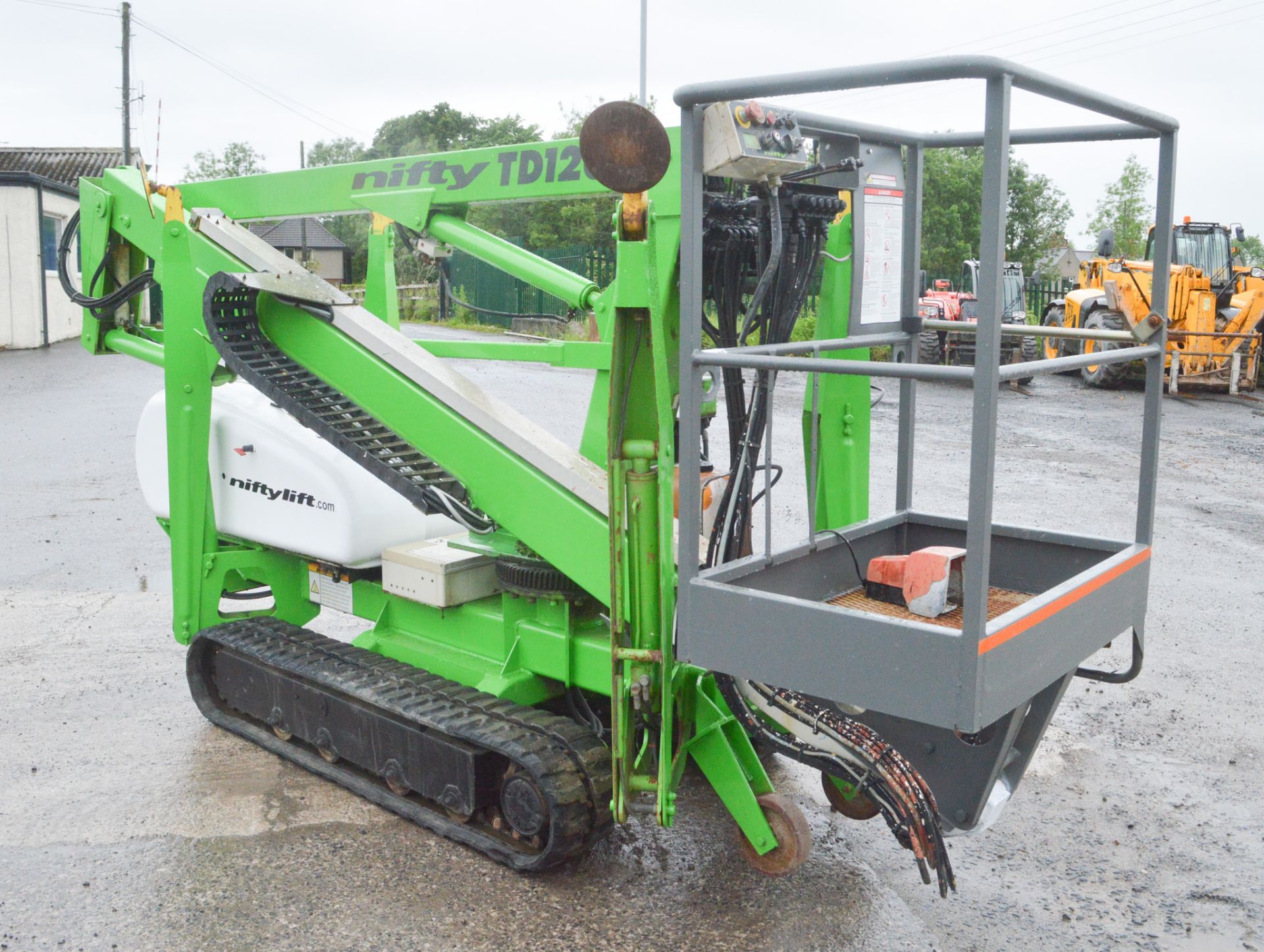 Nifty TD120T diesel driven rubber tracked boom lift  Year:2003 S/N: 04/10406 - Image 5 of 11