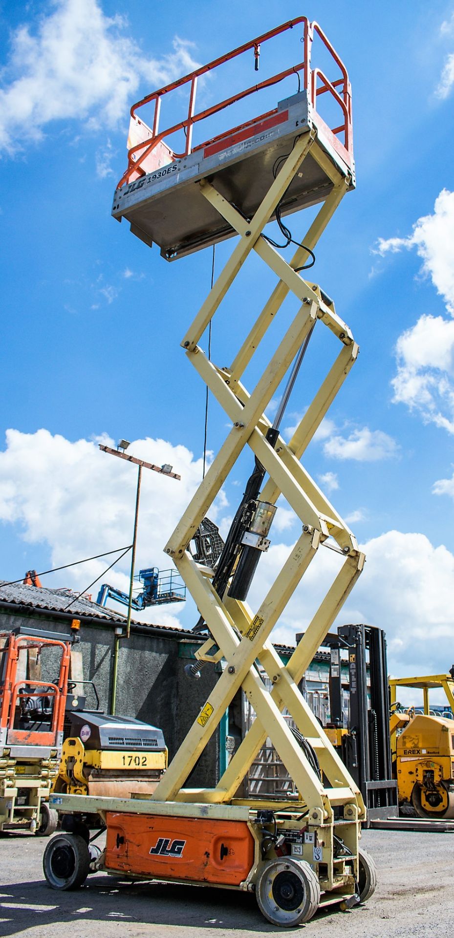 JLG 1930ES 19ft battery electric scissor lift access platform Year: 2003 S/N: 113766 Recorded hours: - Image 7 of 9