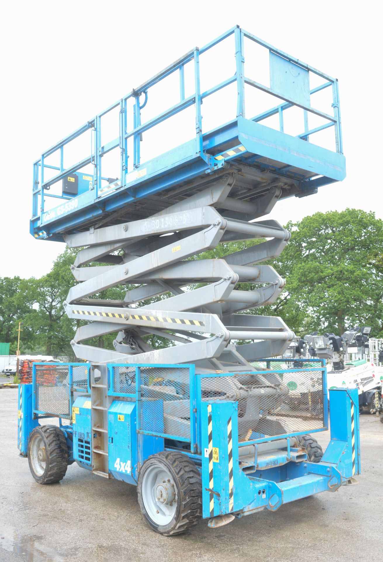 Genie GS 5390 4 wheel drive diesel driven scissor lift - Image 7 of 12