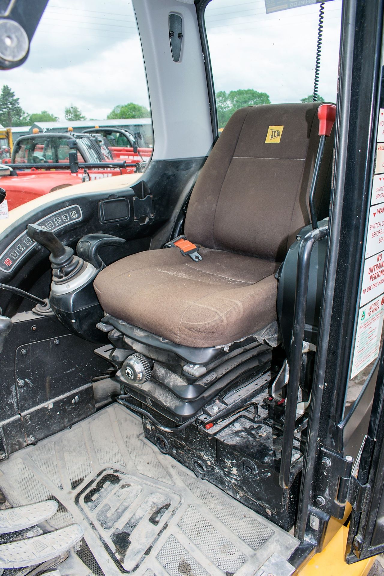 JCB 8085 ECO 8.5 tonne rubber tracked excavator Year: 2013 S/N: 1073067 Recorded Hours: 2912 - Image 12 of 13