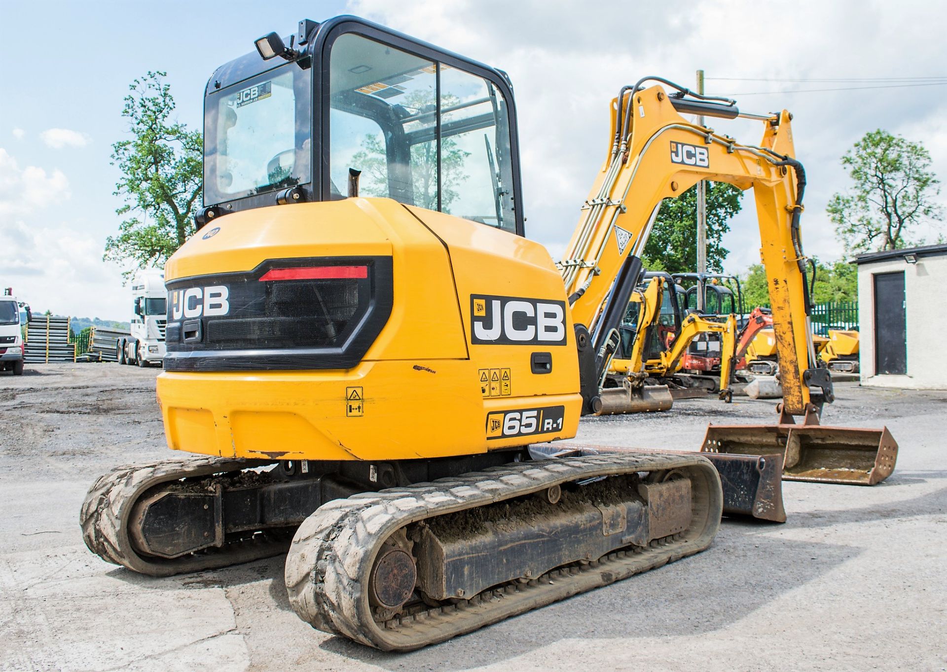 JCB 65 R-1 6.5 tonne rubber tracked excavator Year: 2015 S/N: 1913919 Recorded Hours: 1887 blade, - Image 4 of 12