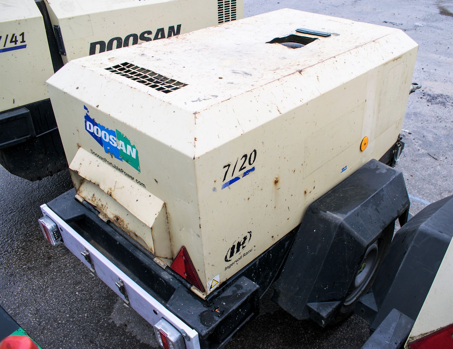 Doosan 7/20 diesel driven mobile air compressor Year: 2012 S/N: 123336 Recorded Hours: 137 A577081 - Image 2 of 4