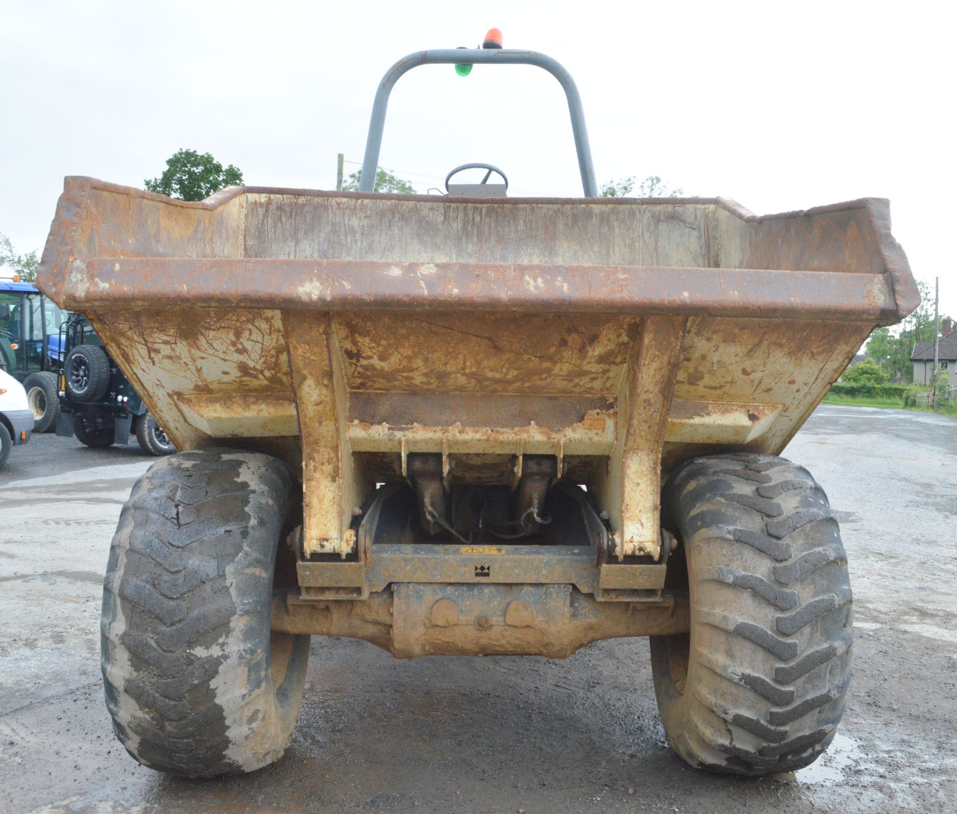 Terex 9 tonne straight skip dumper  Year: 2007 S/N: E701FM090 Rec Hours: Clock Inoperative  1416 - Image 3 of 14