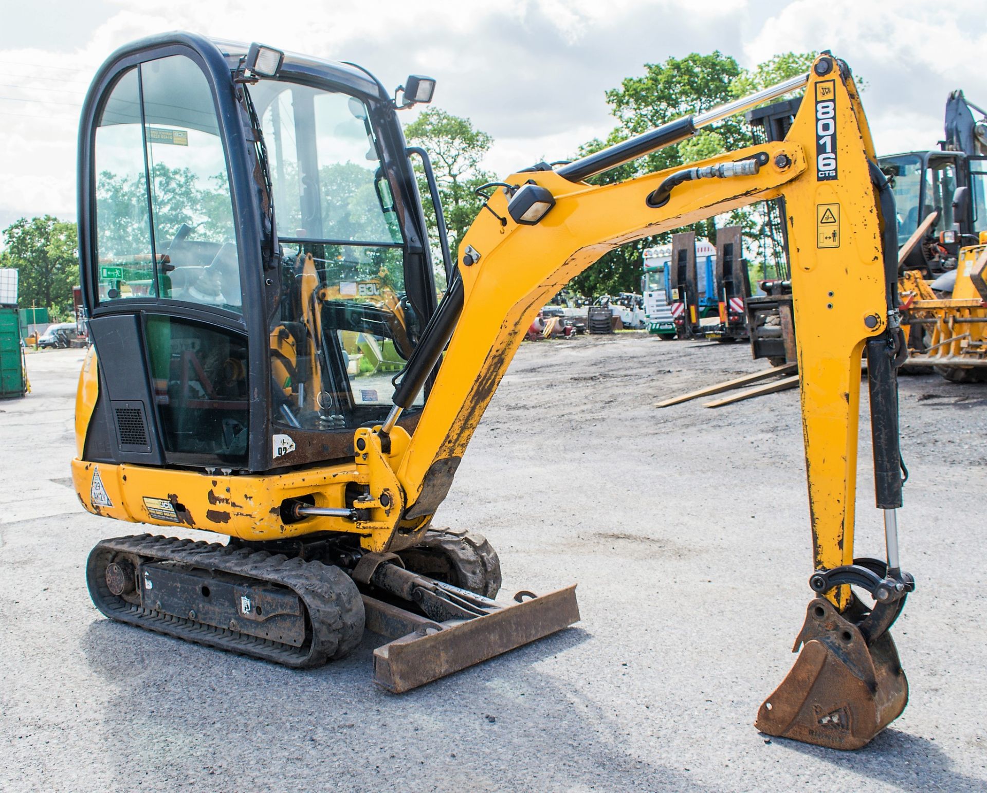 JCB 8016 CTS 1.5 tonne rubber tracked mini excavator Year: 2014 S/N: 2071618 Recorded Hours: 1942 - Image 2 of 12