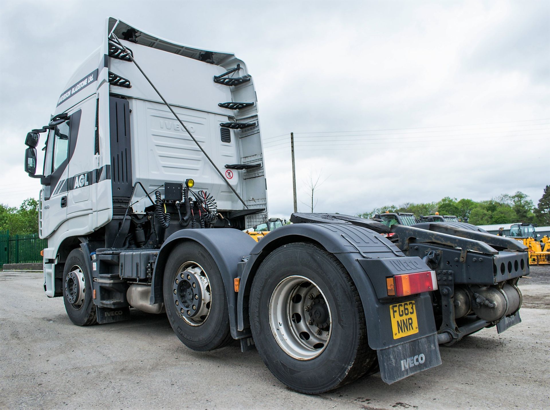 Iveco 450 EEV 6 wheel tractor unit Registration Number: FG63 NNR Date of Registration: 15/11/2013 - Bild 3 aus 13