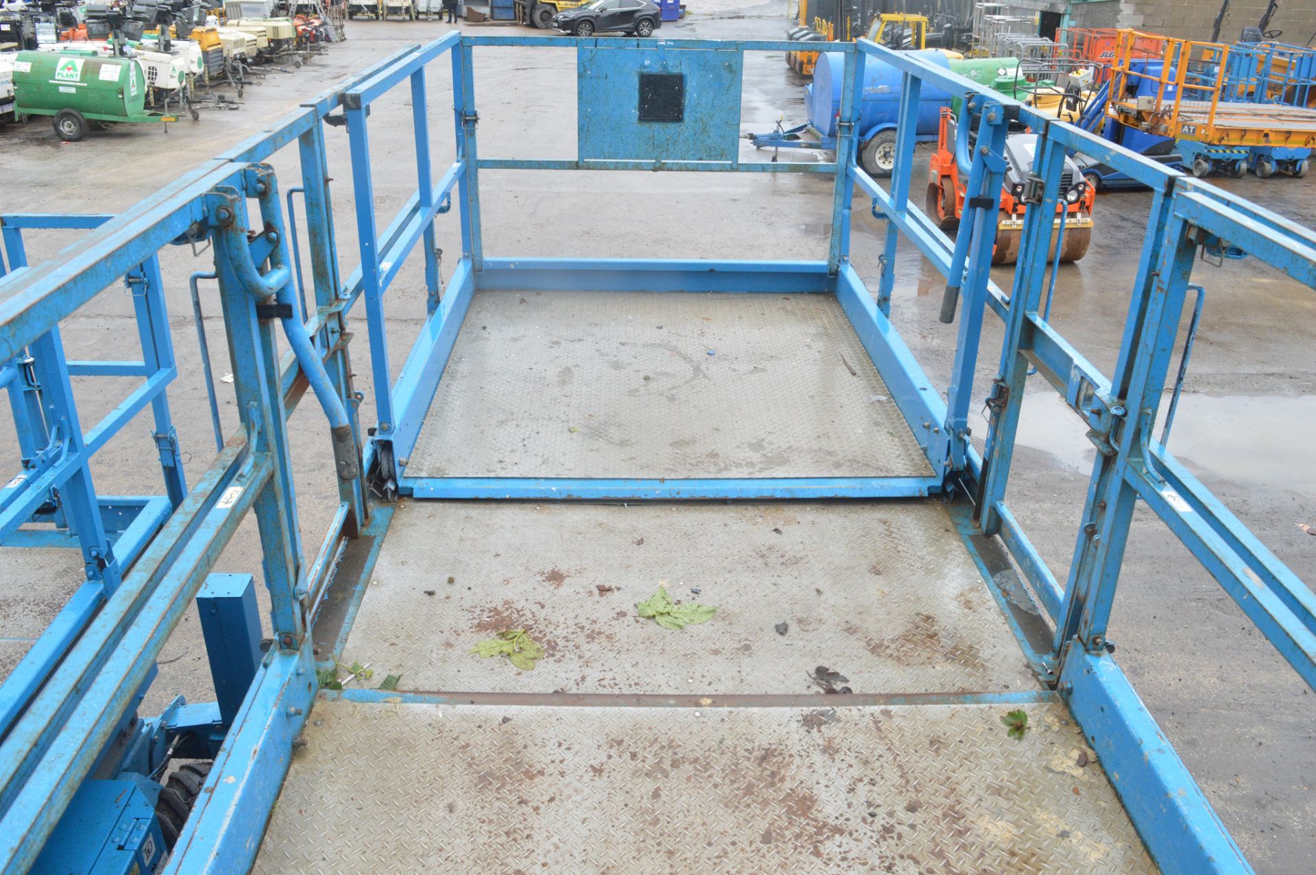 Genie GS 5390 4 wheel drive diesel driven scissor lift - Image 11 of 12