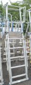 Youngman aluminium step ladder/podium A689343