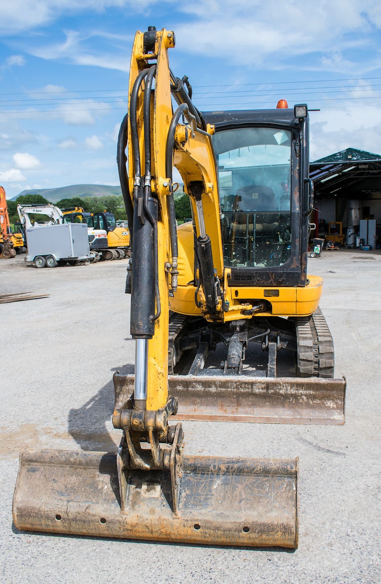 JCB 8030 ZTS 3 tonne rubber tracked mini excavator Year: 2013 S/N: 2021804 Recorded Hours: 2307 - Image 5 of 12