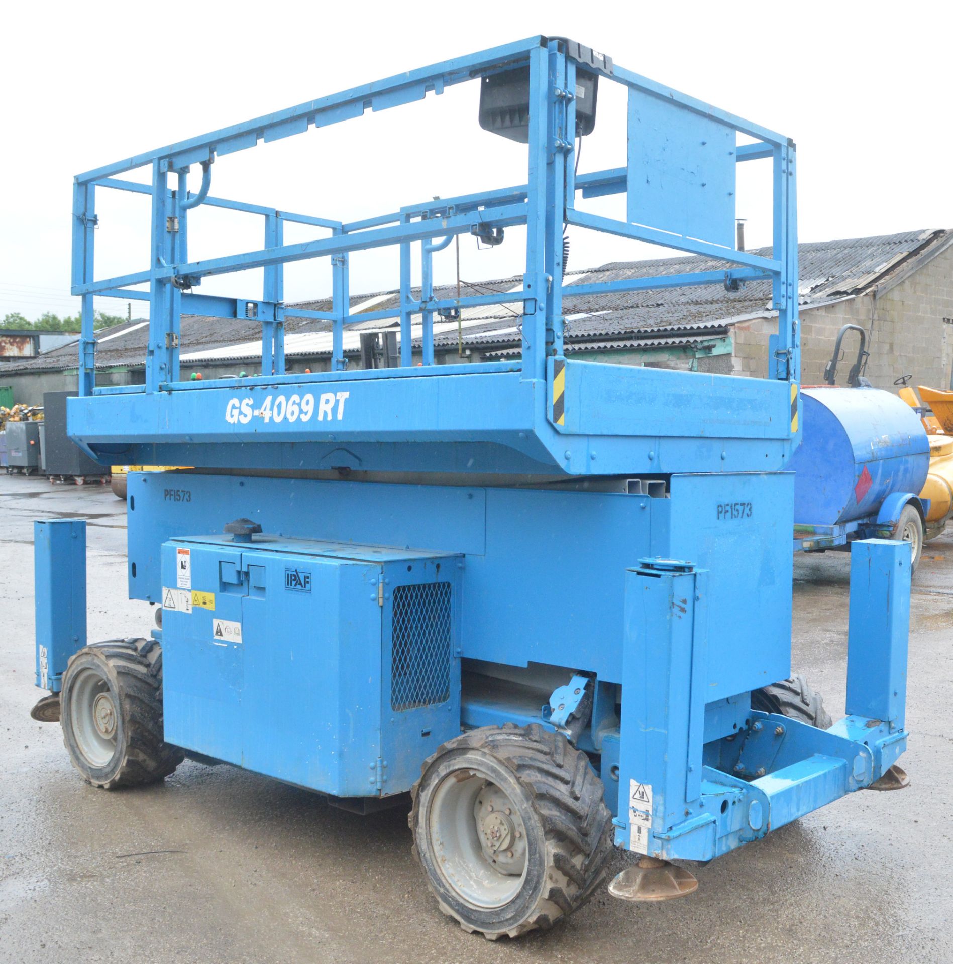 Genie GS4069 RT 4 wheel drive diesel driven scissor lift  Year: 2013 S/N:6912-456 Rec hours: 1621 - Image 4 of 10