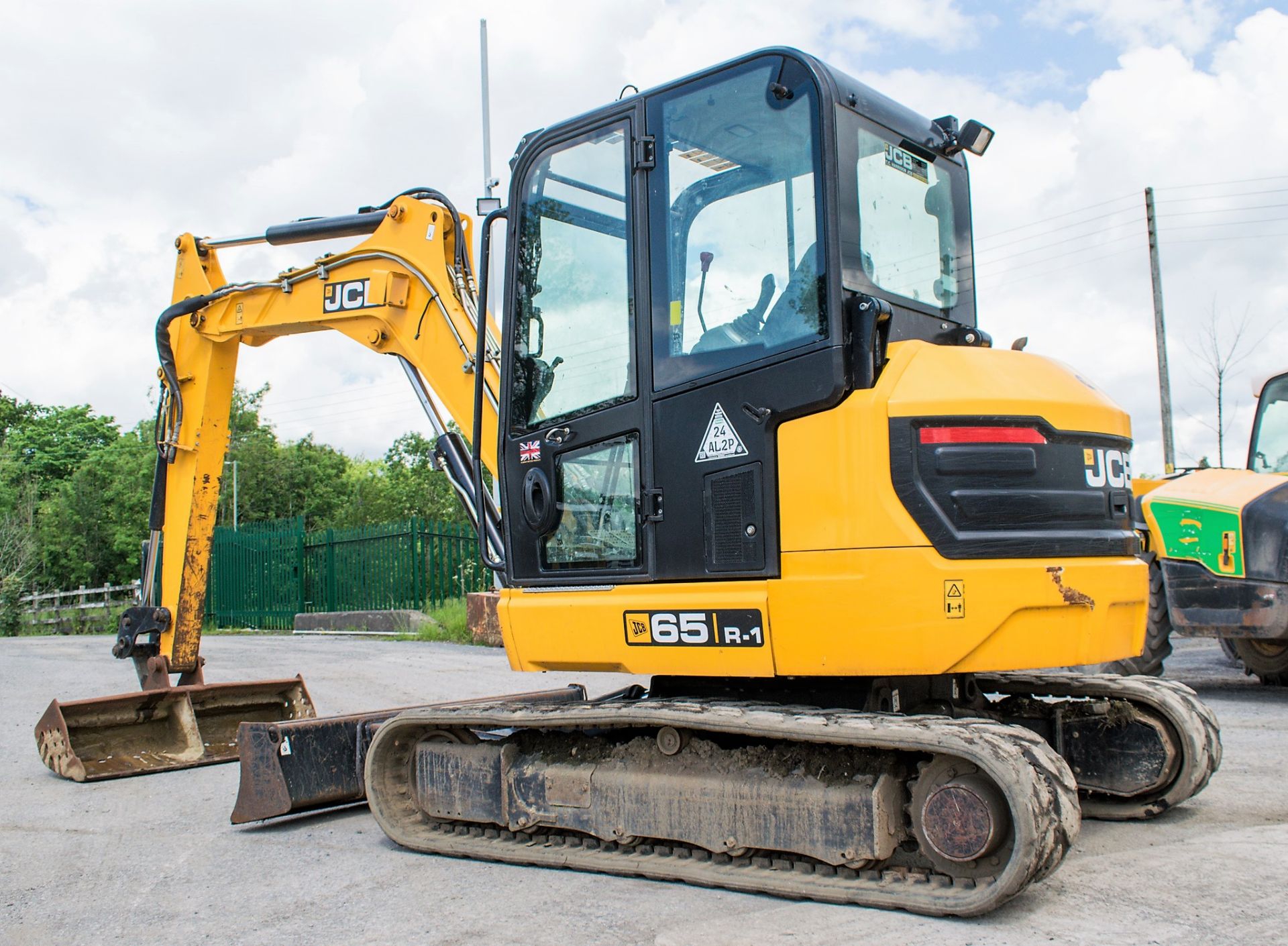 JCB 65 R-1 6.5 tonne rubber tracked excavator Year: 2015 S/N: 1913919 Recorded Hours: 1887 blade, - Image 3 of 12