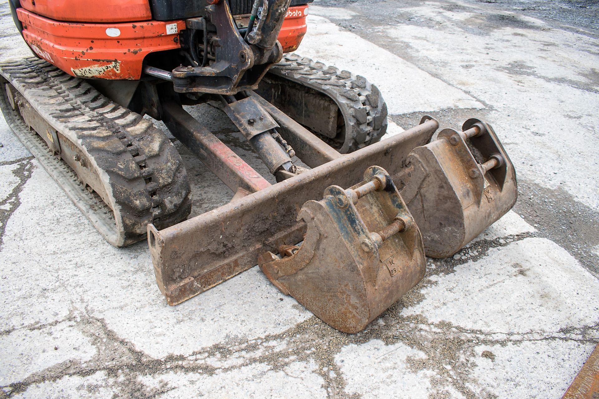 Kubota U25-3 2.5 tonne rubber tracked mini excavator Year: 2013 S/N: 25883 Recorded Hours: 2001 - Image 10 of 13